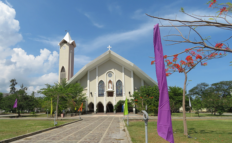 The Immaculate Conception Metropolitan Cathedral in Dili is the main church of the Roman Catholic Archdiocese of Dili, Timor Leste. Photo by Torbenbrinker. Retrieved from Wikimedia Commons (Creative Commons Attribution-ShareAlike 4.0 International; CC BY-SA 4.0).