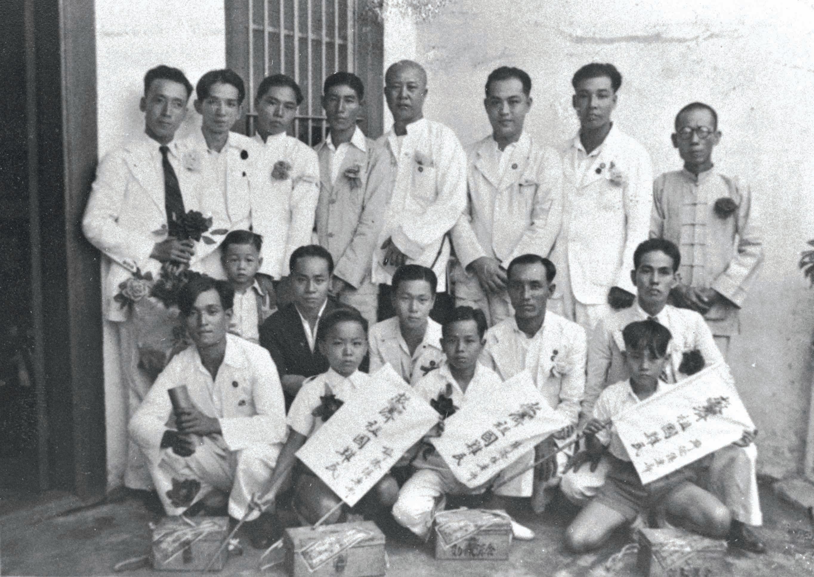 Group photograph of Singapore Overseas Chinese raising relief funds for China, headed by Tan Kah Kee. Singapore Chinese Clan Associations Collection, Courtesy of National Archives of Singapore.