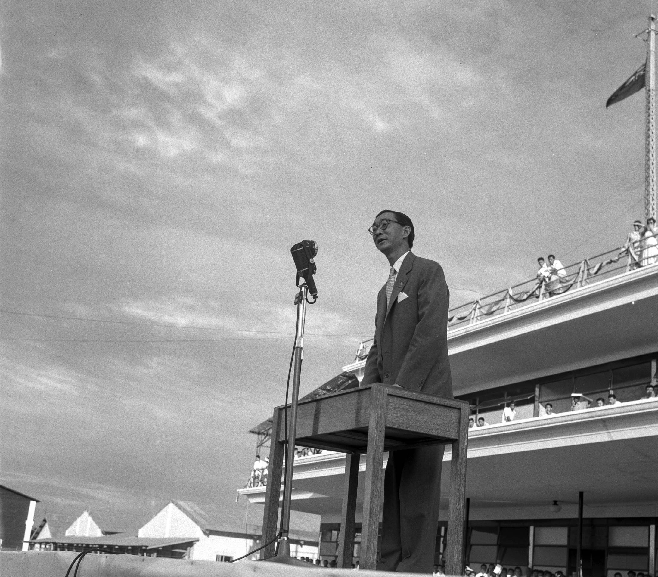 Loke speaking at the opening of the centre in old Kallang airport, January 1956. The centre would provide training in swimming, boxing, basketball, athletics, etc. Ministry of Information and the Arts Collection, courtesy of National Archives of Singapore, media image no. 19980001290-0018.