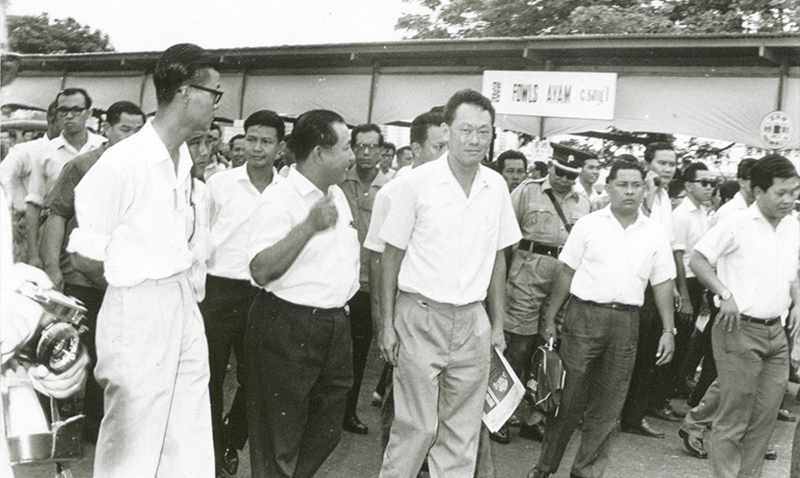 Prime Minister Lee Kuan Yew (third from left) accompanied by Permanent Secretary for the Ministry of National Development Howe Yoon Chong (second from left) and officials at the opening of the agricultural show, 1965. Primary Production Department Collection, courtesy of National Archives of Singapore (Media - Image no. 20060000819 - 0053).