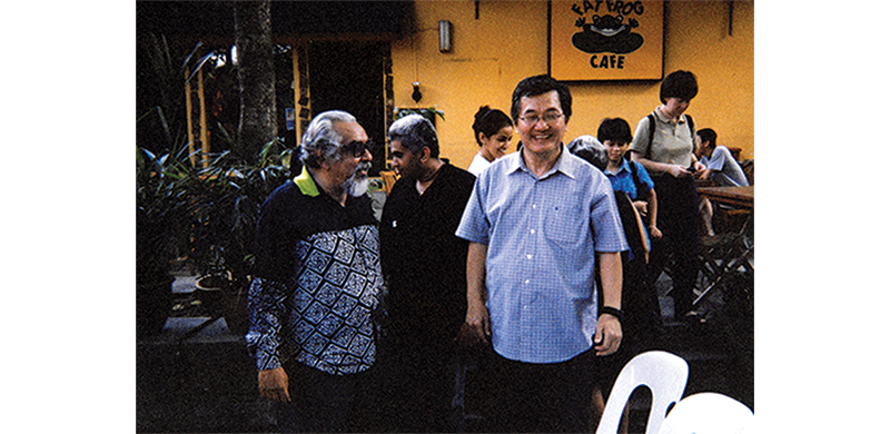 Malaysian playwright and theatre director Krishen Jit (left) chats with Substation founder Kuo Pao Kun (right) at the launch of Kuo’s book, Images in the Margin, in 2000. Artistic director T. Sasitharan is in the background between them. The Substation Collection, PictureSG, National Library, Singapore.