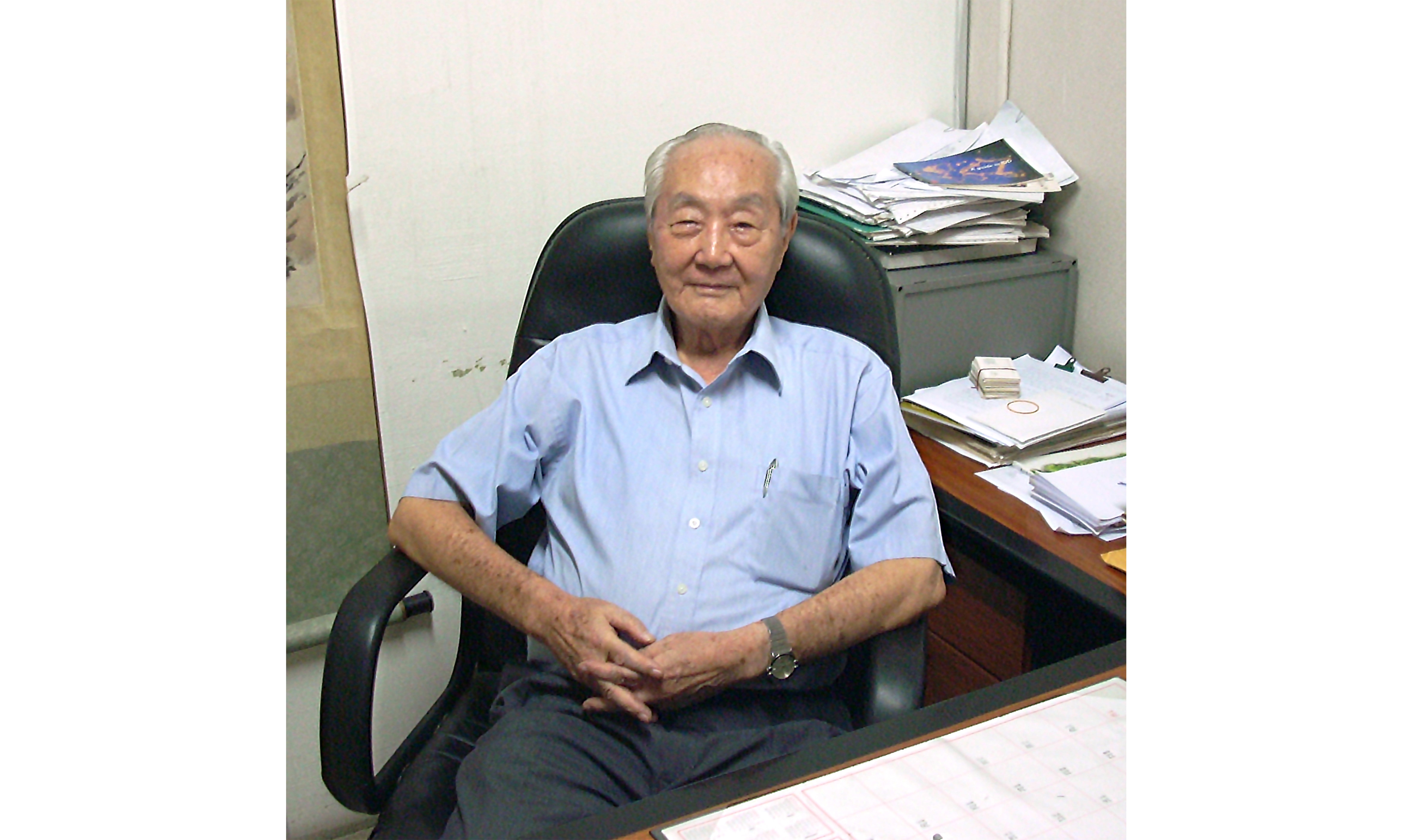 Chow Li Liang in the Union Book office in Bras Basah Complex, 2012. He was the managing director from 1977 to 2005. Courtesy of Union Book.