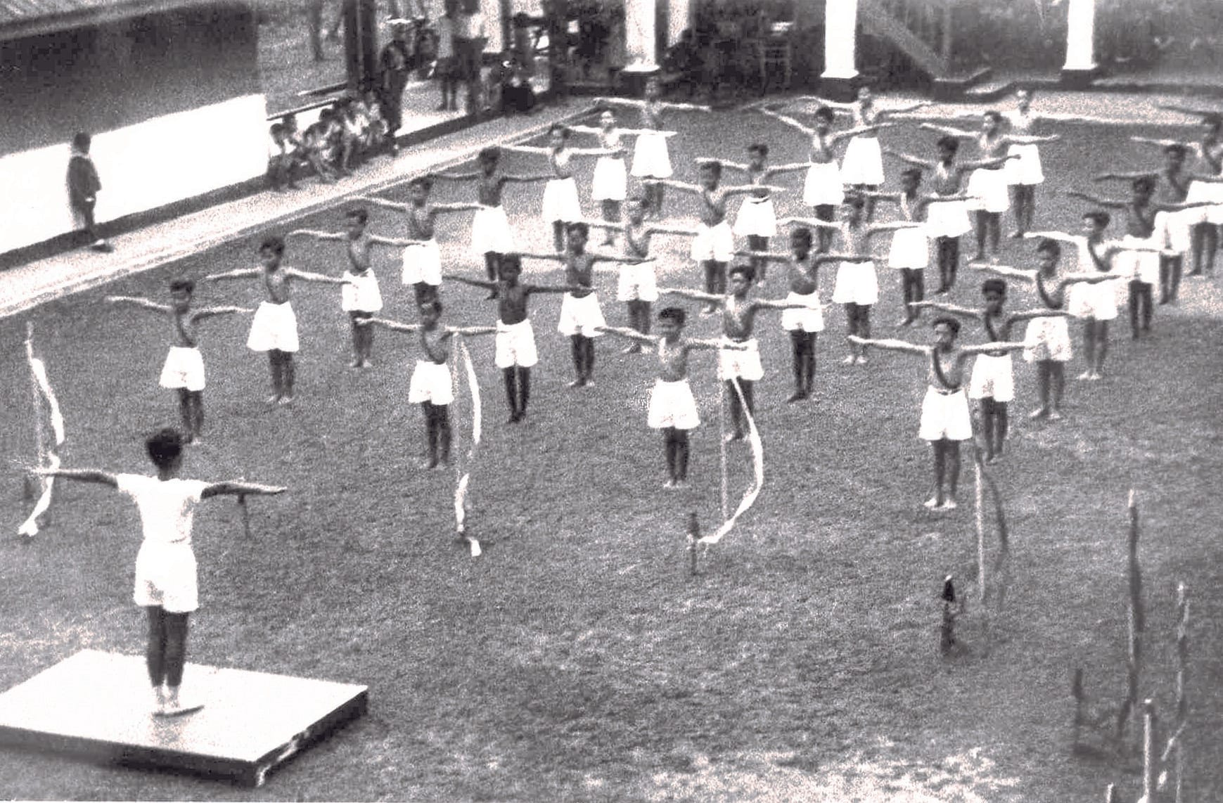 Physical training display during education week at Bukit Panjang Government School (1952). Courtesy of National Archives of Singapore.