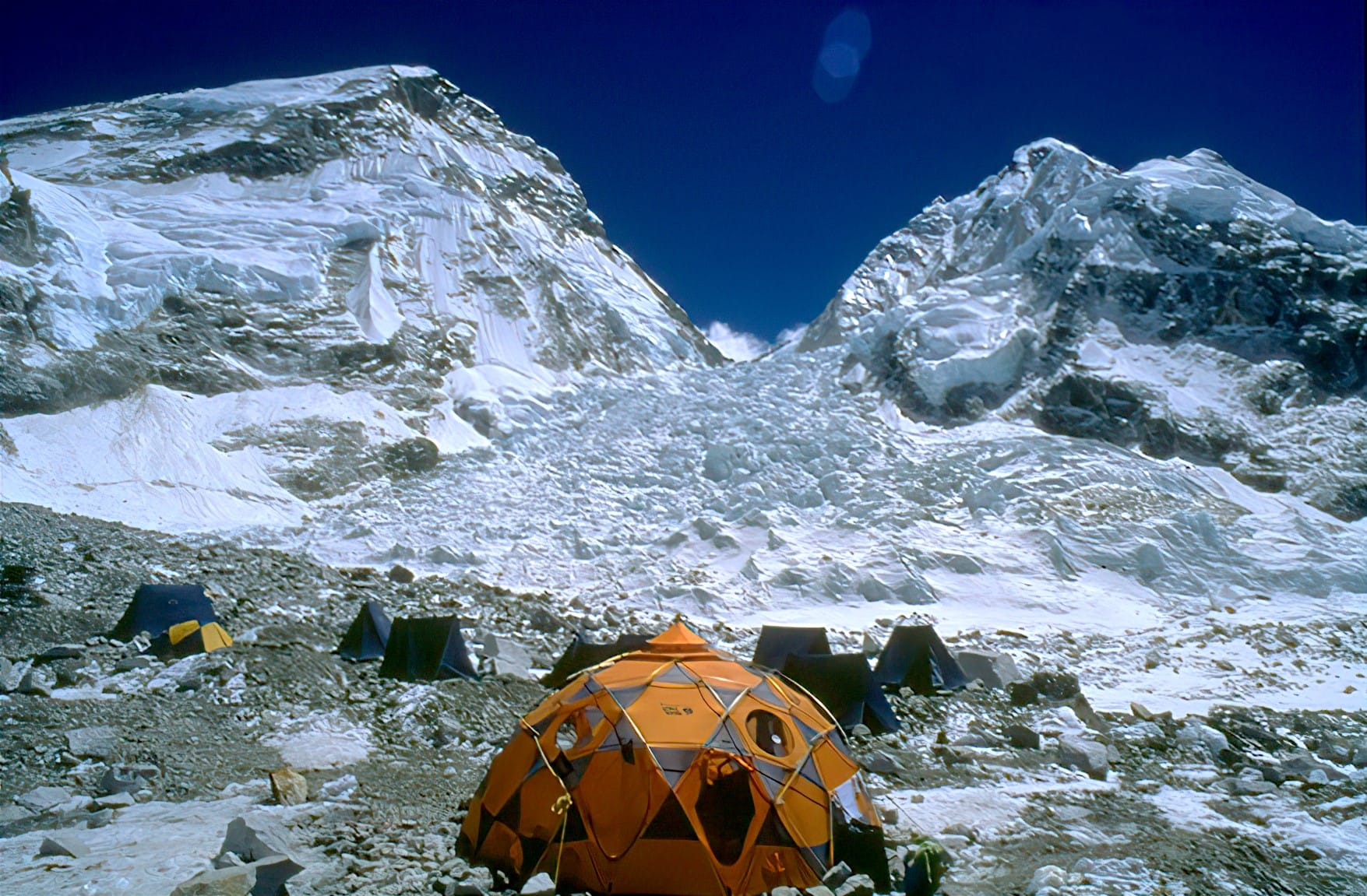 Singapore base camp on Everest. Courtesy of David Lim.