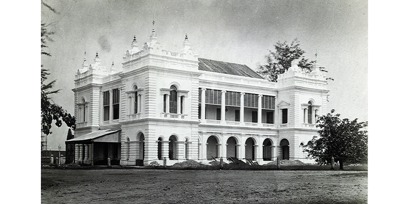The Town Hall (present-day Victoria Theatre and Concert Hall), 1870. The Raffles Library and Museum opened in the Town Hall on 4 September 1874. Lee Kip Lin Collection, National Library Singapore.