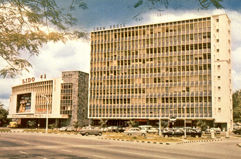 Lido Theatre and Shaw House at the junction of Orchard Road and Scotts Road, 1960s. Both buildings were demolished in 1990 to make way for the present-day Shaw House which houses Lido cineplex, Isetan Department Store and retail shops. Courtesy of National Archives of Singapore (Media - Image no. 19980002919 - 0084).