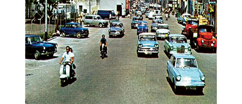 A view of North Bridge Road, c. 1960s. The crash helmet was made mandatory in January 1971. Before this, motorcyclists and scooterists need not wear helmets. RAFSA Collection, courtesy of National Archives of Singapore.