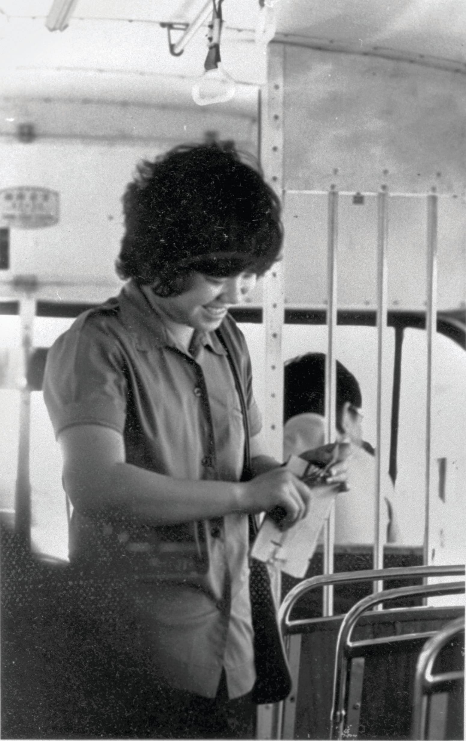 A bus conductor on duty in the 1970s. The Theatre Practice Ltd Collection, courtesy of National Archives of Singapore.