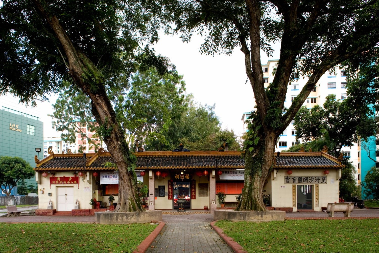 The Sar Kong Mun Fook Tuck Chee Temple at Sims Drive, 2007. Courtesy of Ang Yik Han.