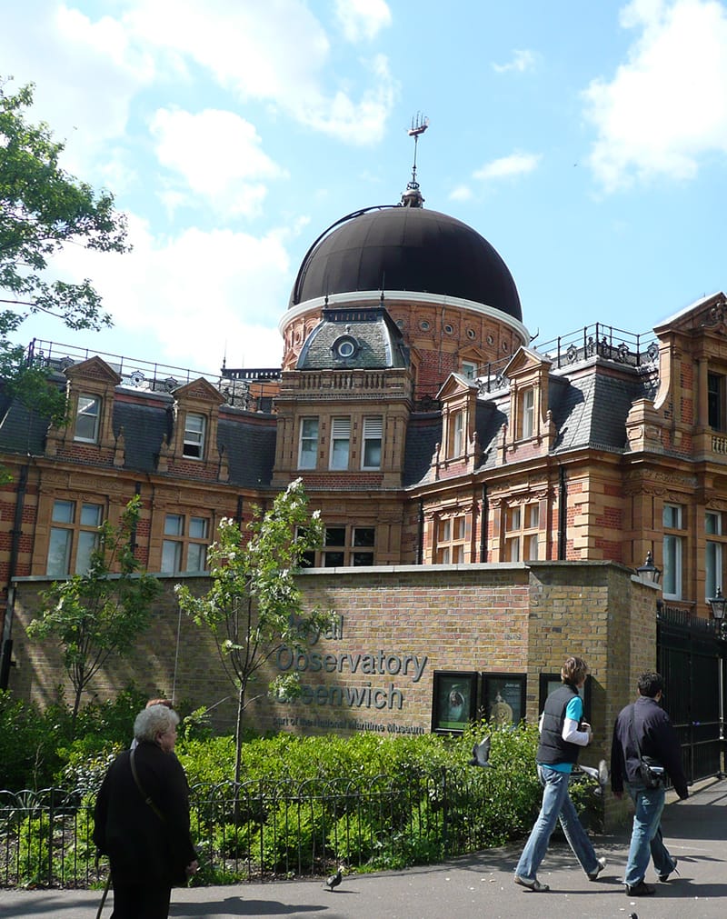 The Royal Observatory Greenwich, London, 2009. It gave its name to the Greenwich Mean Time since the Greenwich Meridian, also known as the Prime Meridian, passes through it. Photo by Adusha. From Wikimedia Commons.