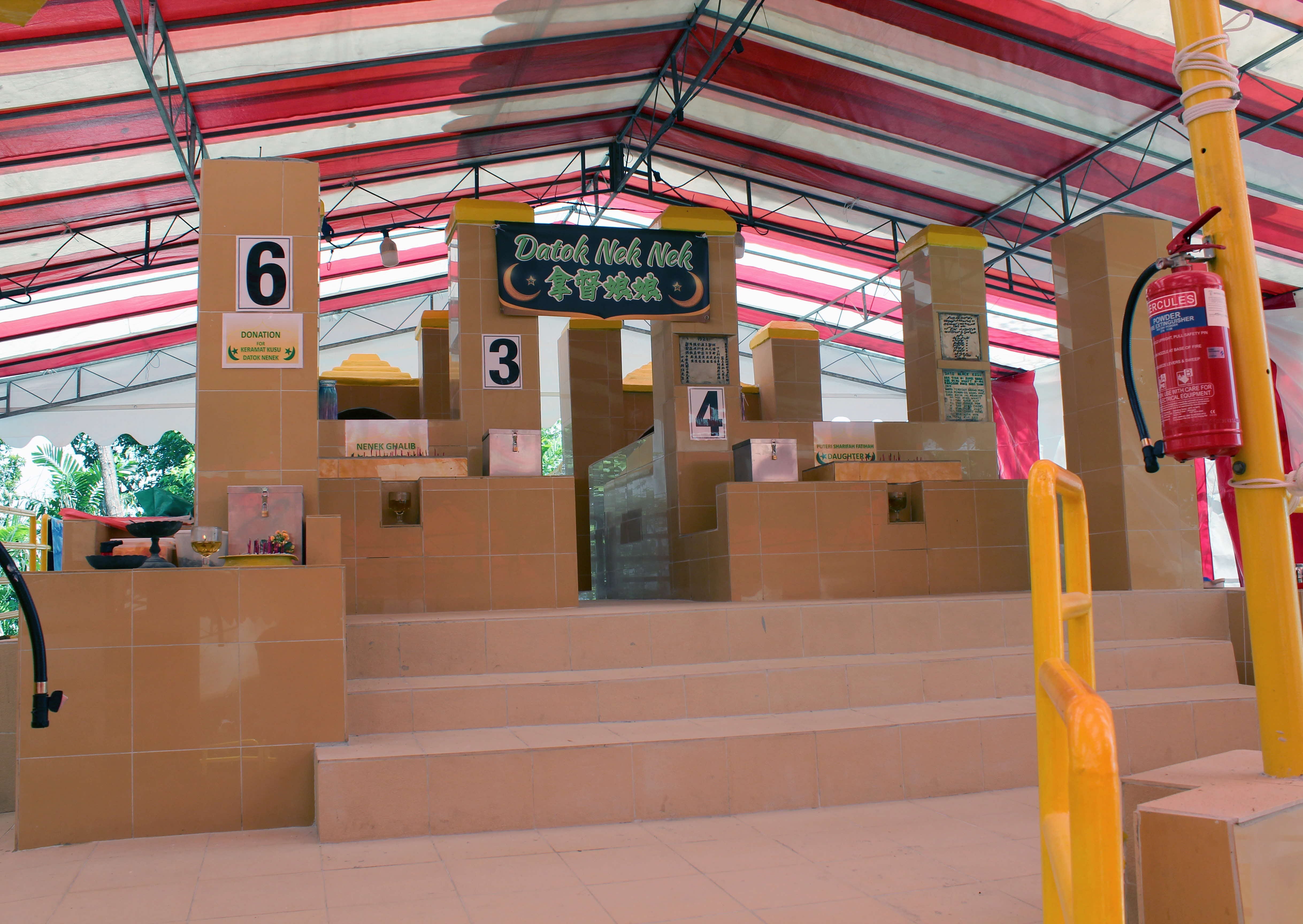 The rebuilt shrine of Nenek Ghalib after the fire, 2022. Courtesy of William L. Gibson.