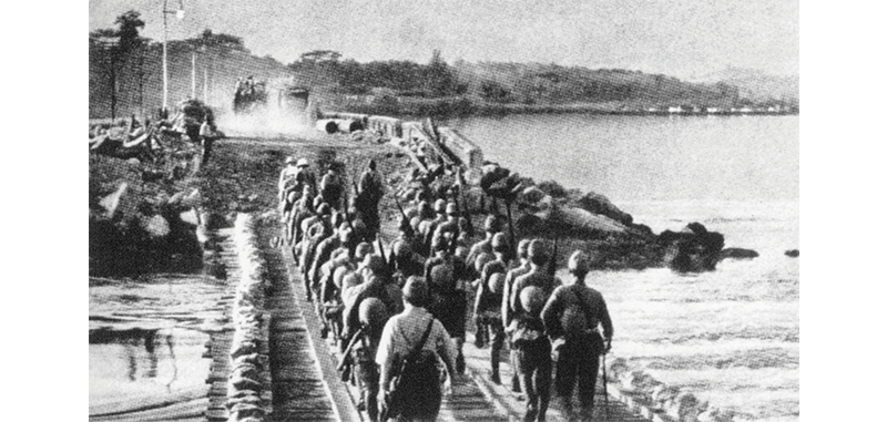 Japanese troops crossing the Causeway into Singapore after constructing a girder bridge over the 70-foot (21 m) gap, 1942. Lim Kheng Chye Collection, courtesy of National Archives of Singapore.