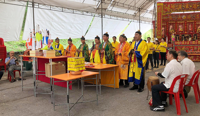 The ceremony inviting Huang Guniang to Wat Ananda Metyarama, 2022. Courtesy of Raymond Goh.