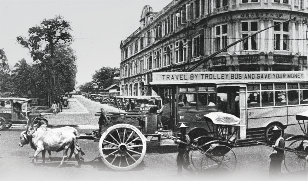 A trolley bus at the junction of Stamford Road and Hill Street in the late 1920s advertising its services as an economical way of commuting. Trolley buses, which operated between 1926 and 1962 in Singapore, were electric buses that drew power from overhead wires suspended from roadside posts using trolley poles. They were eventually replaced by buses with motor engines. Courtesy of National Archives of Singapore.