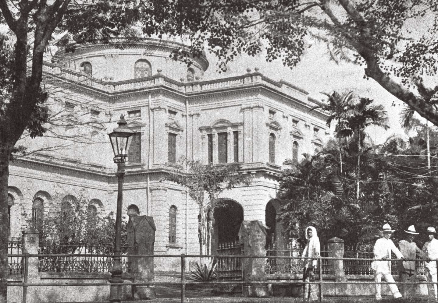 A postcard reproduction of the Raffles Library and Museum on Stamford Road with its neoclassical architecture and 90-foot-high dome, 1900s. Today, the building is home to the National Museum of Singapore. Courtesy of National Archives of Singapore.