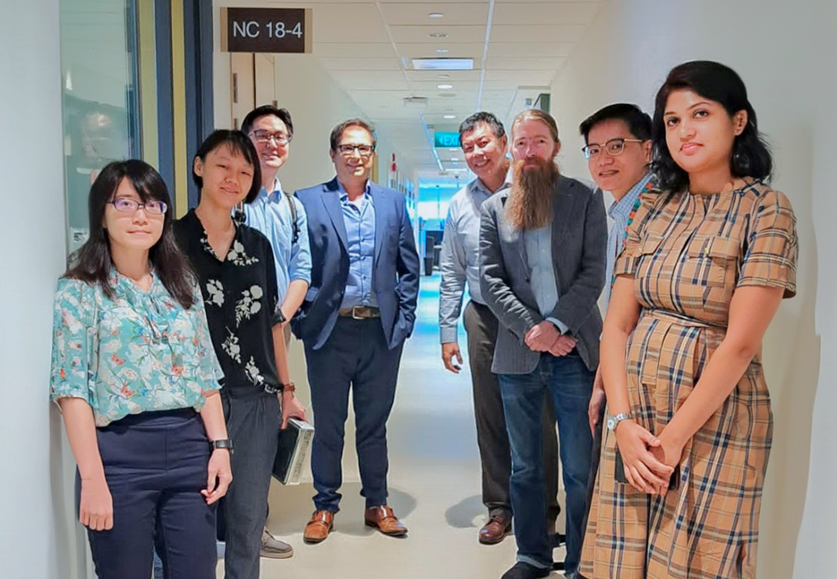 Photo of the STCC team with the Philips Technology Licensing team, collaborating on the development and advancement of the Organ-on-Chip (OoC) platform.