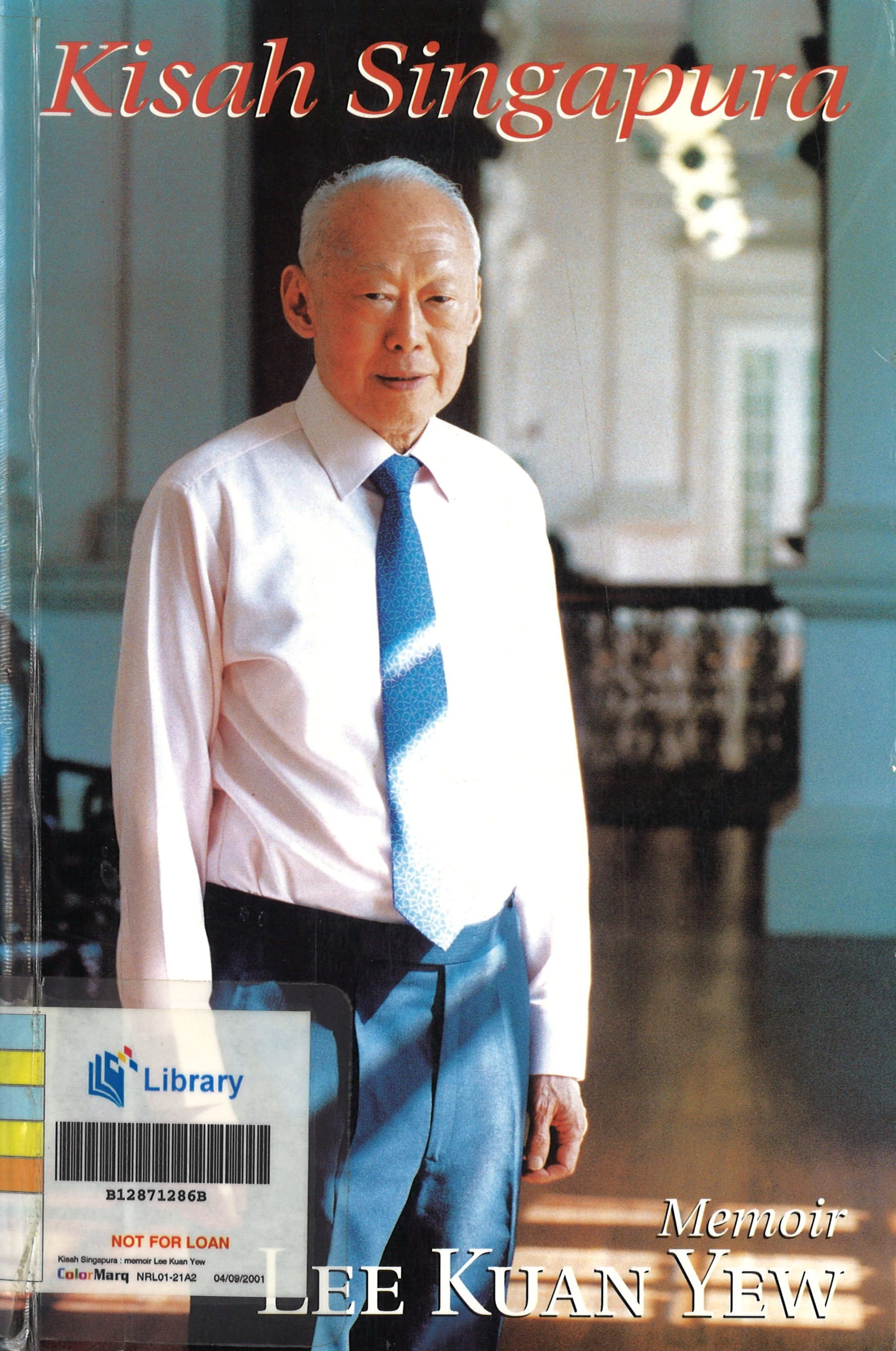 A book cover featuring a portrait of Lee Kuan Yew, titled "Kisah Singapura" and subtitled "Memoir Lee Kuan Yew," suggesting a biography.