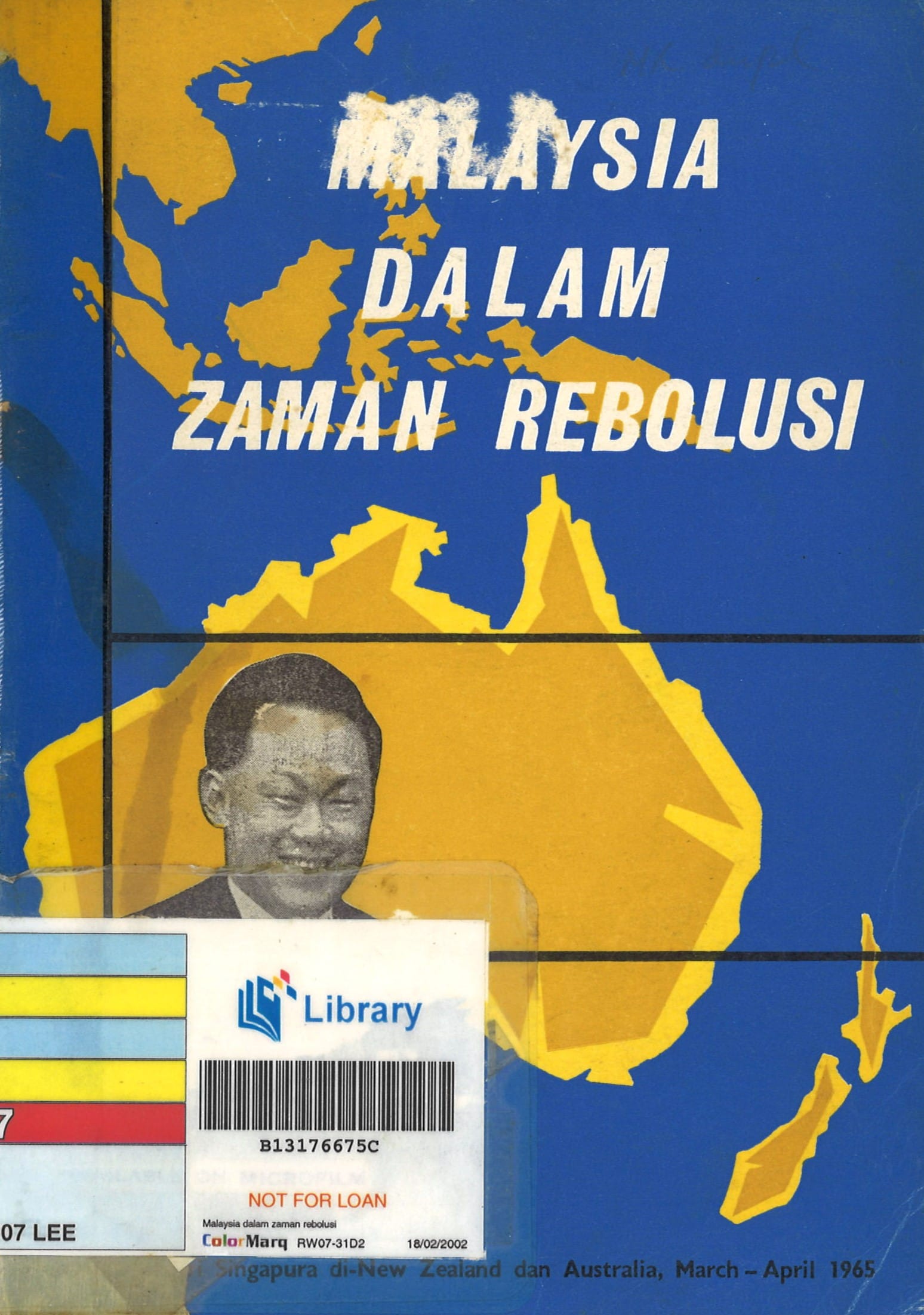 The book cover features a map of Southeast Asia and Oceania in yellow and blue, with a portrait of a smiling man. The title "MALAYSIA DALAM ZAMAN REBOLUSI" is prominently displayed.