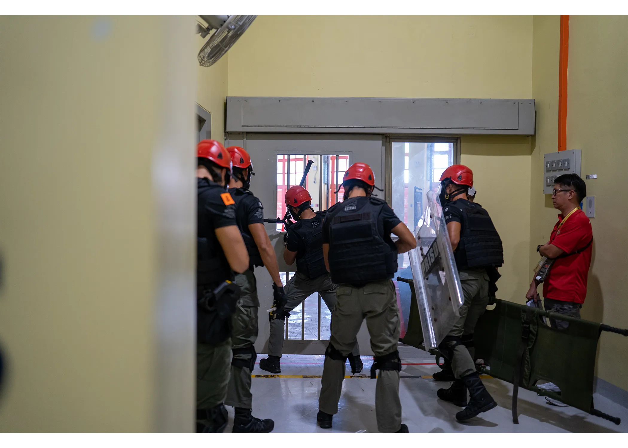 A group of tactical officers attempting to secure the area behind the yard slider