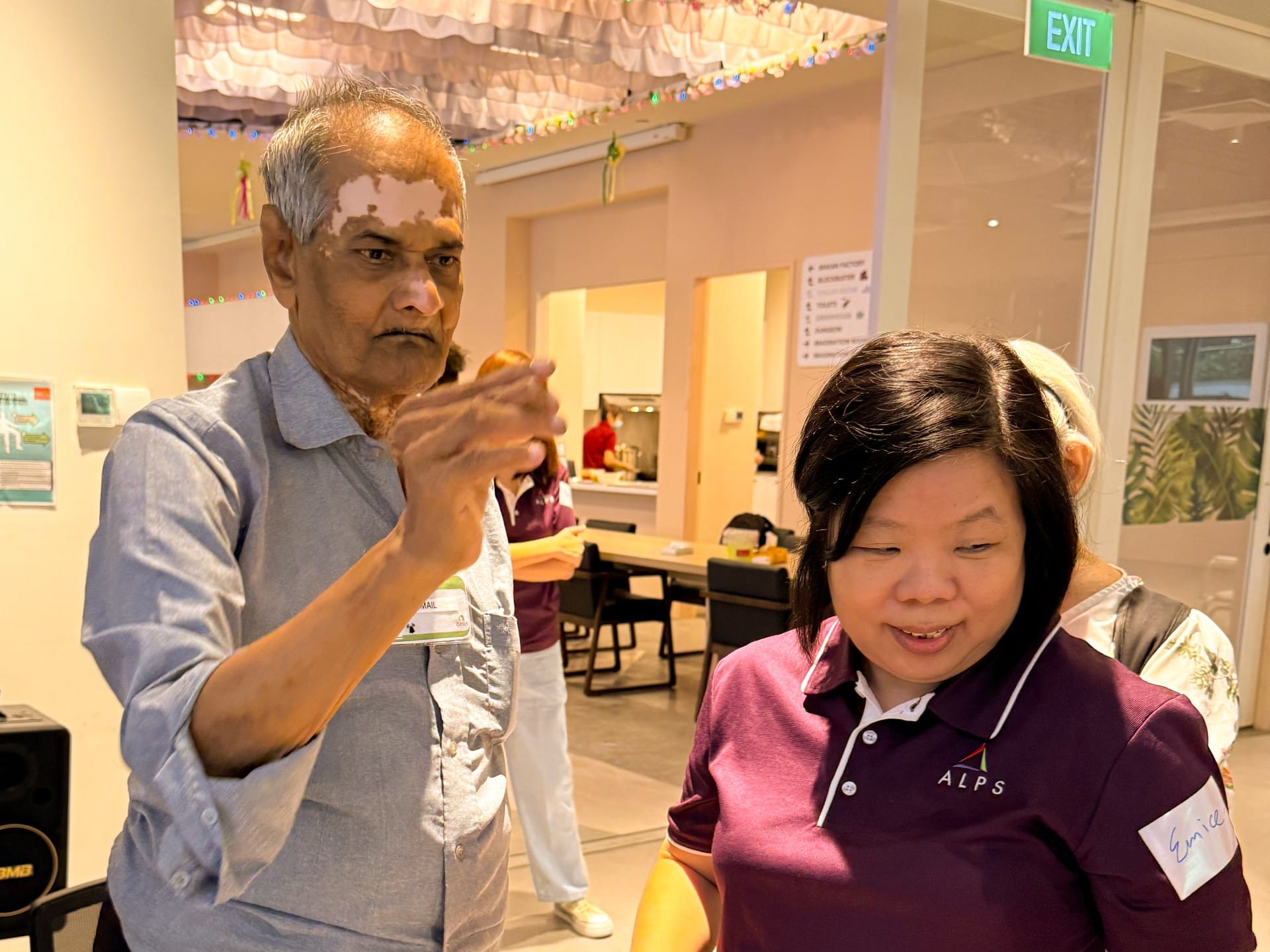 Image of ALPS Staff interacting with the patients at HCA Hospice Oasis@Outram