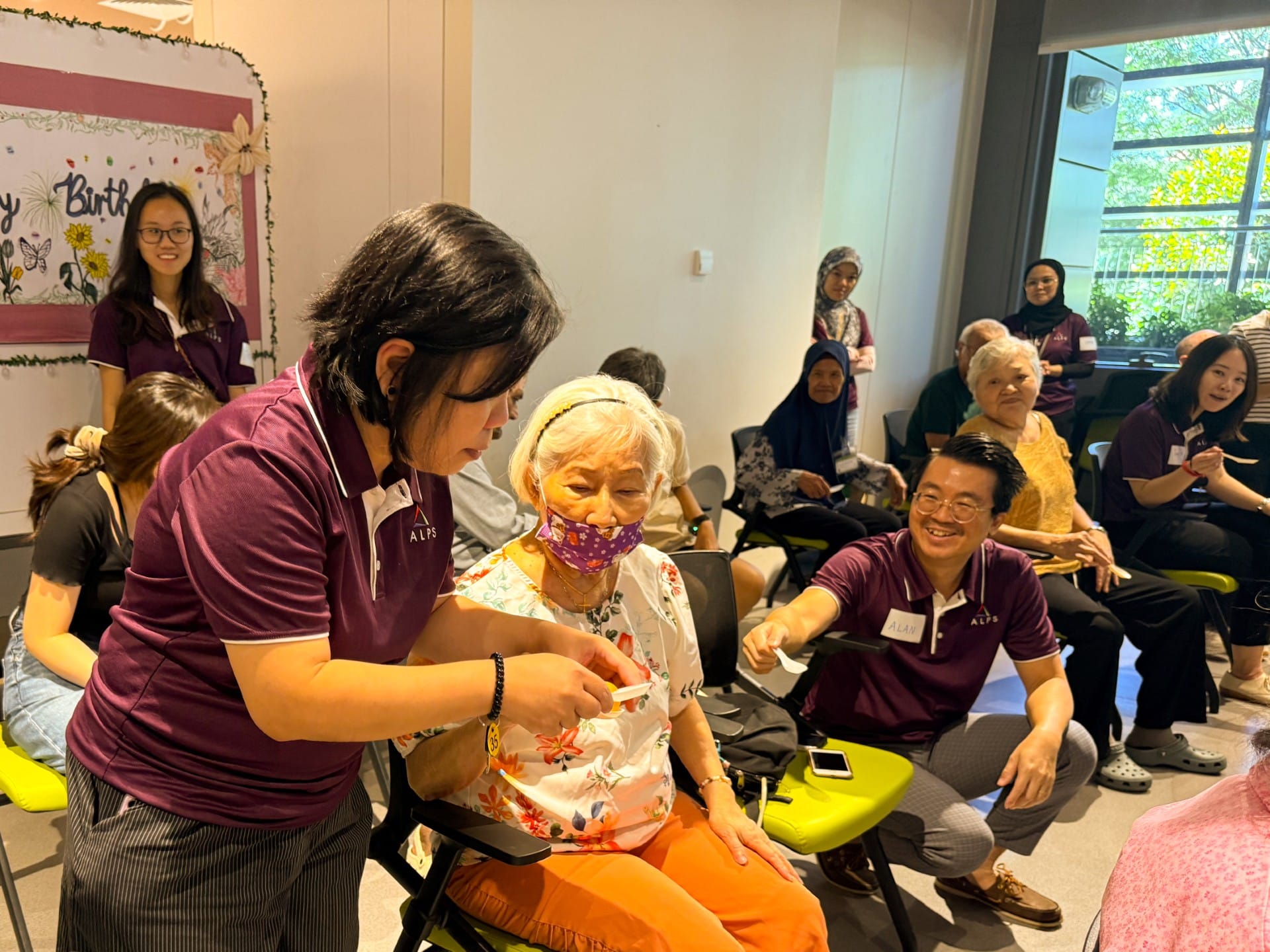 Image of ALPS Staff interacting with the patients at HCA Hospice Oasis@Outram