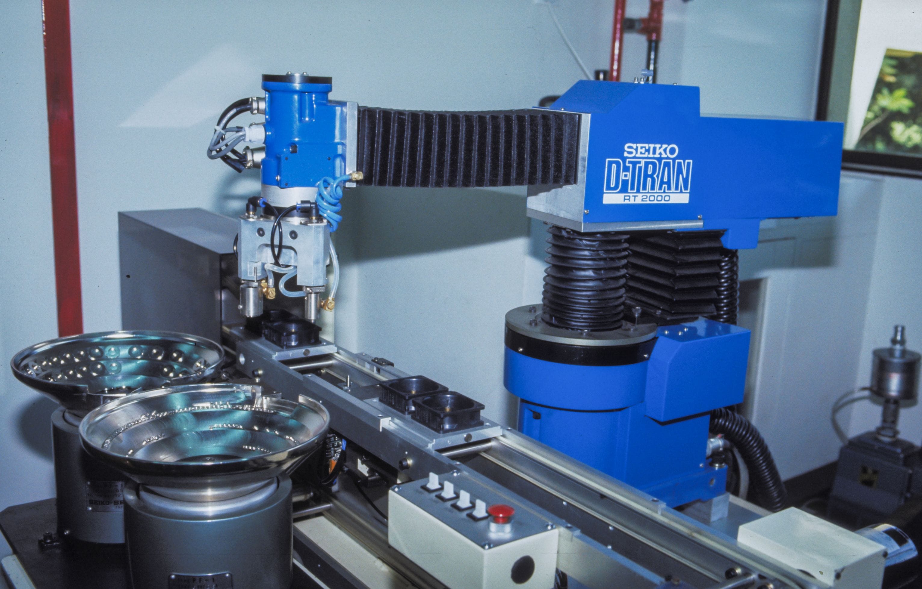 1985 photograph of a mechanical robot at the Automation Applications Centre of Robot Leasing and Consultancy Pte Ltd in Science Park