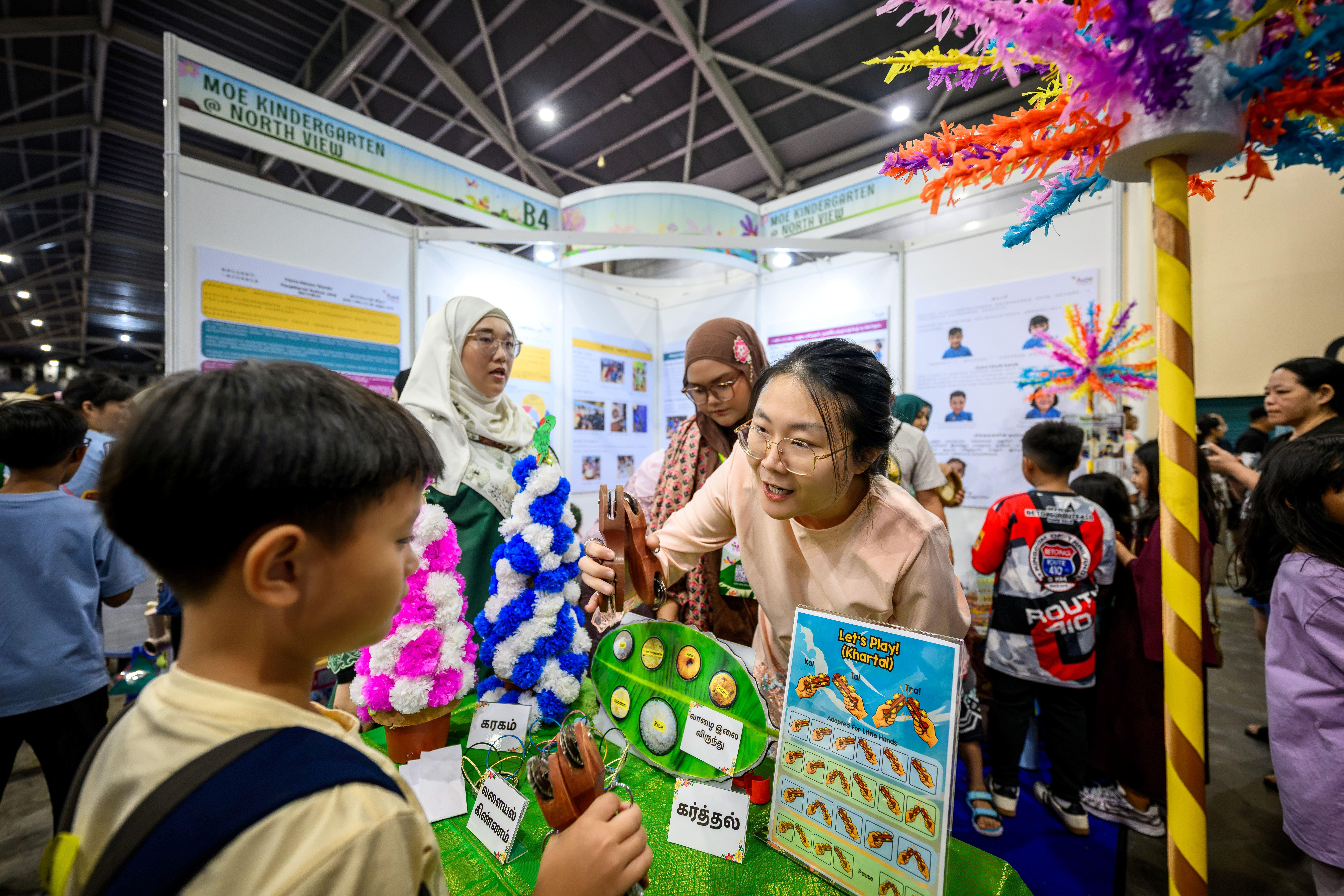 To download Exhibition Board content