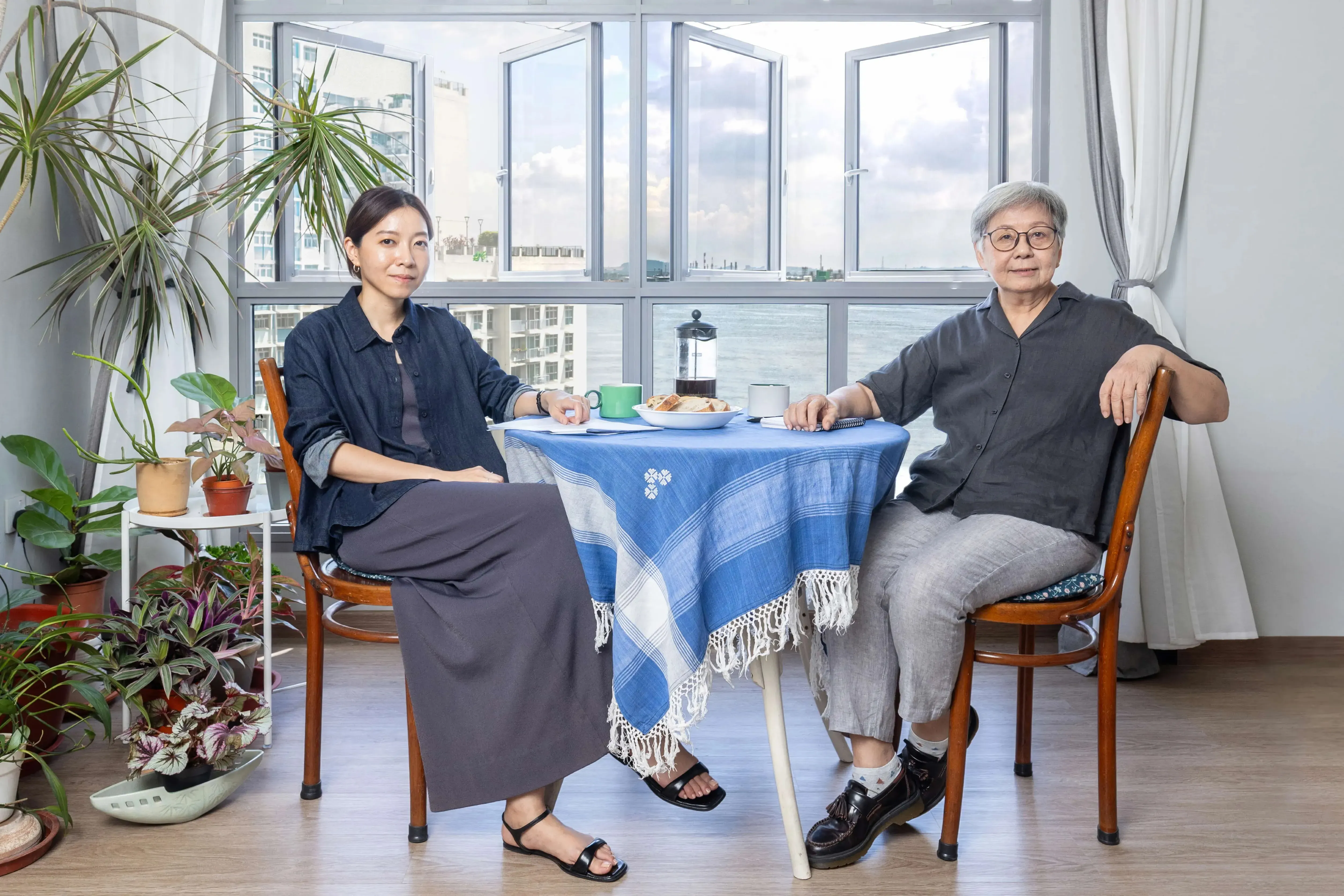 Photo of curator Selene Yap (L) and artist Amanda Heng (R). Image credit: Singapore Art Museum