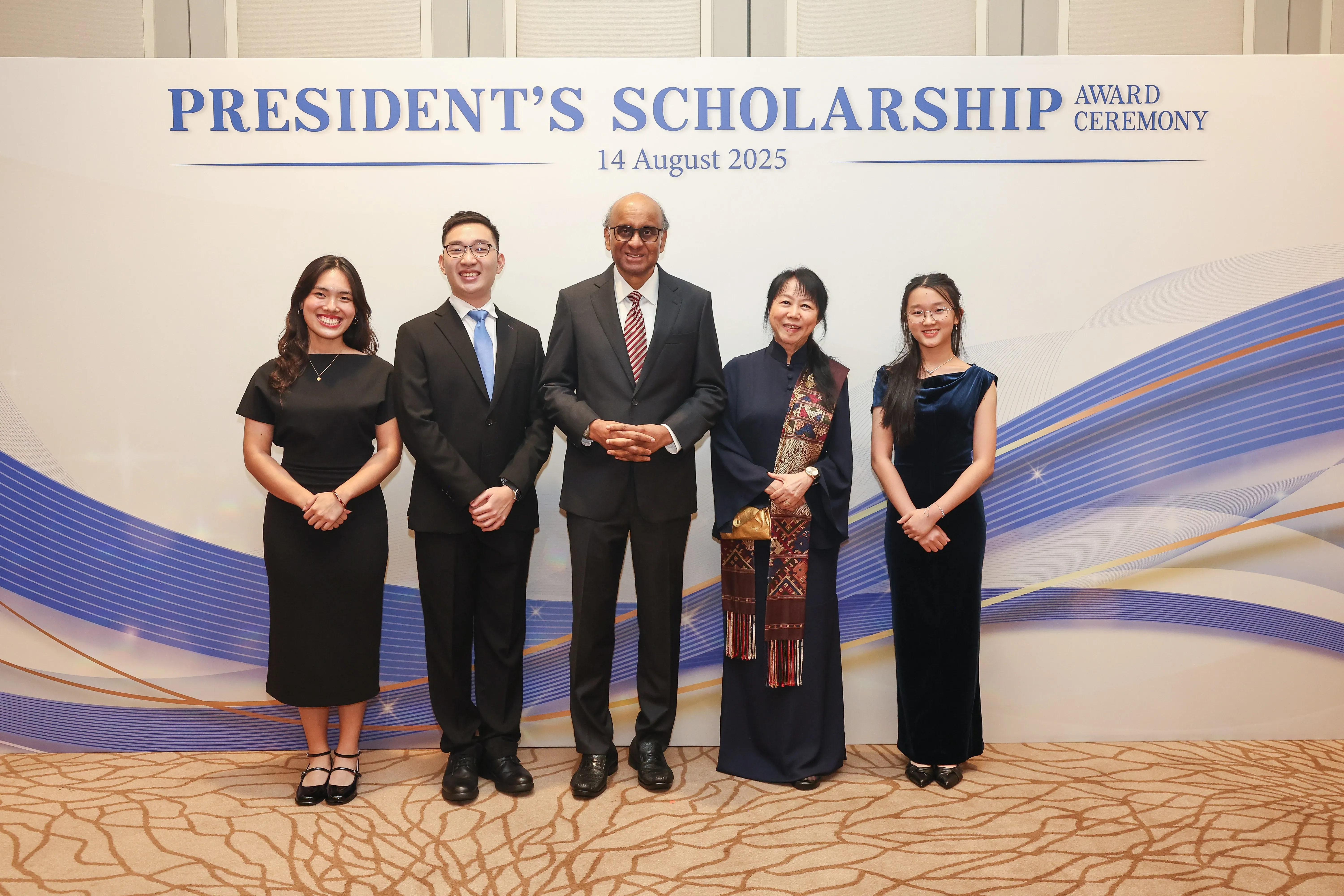 Recipients of the President's Scholarship with the President and first lady