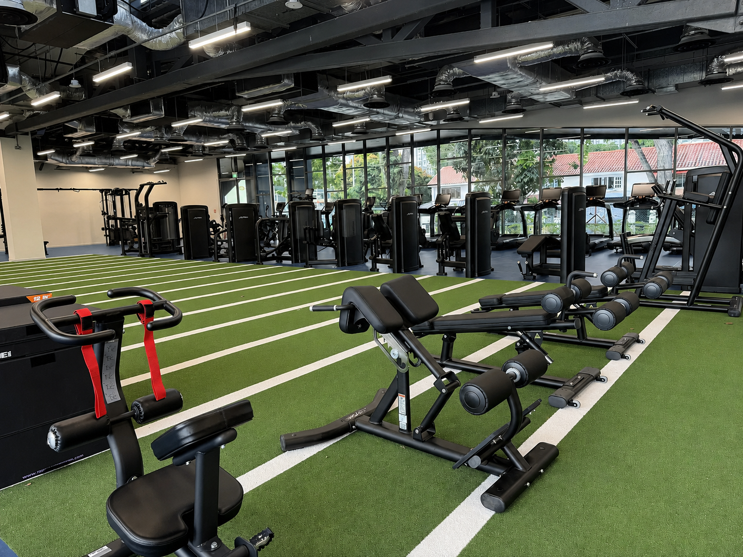 The new gym building features an open-plan concept, with adjacent outdoor, sheltered free-to-play spaces for more flexible activities.