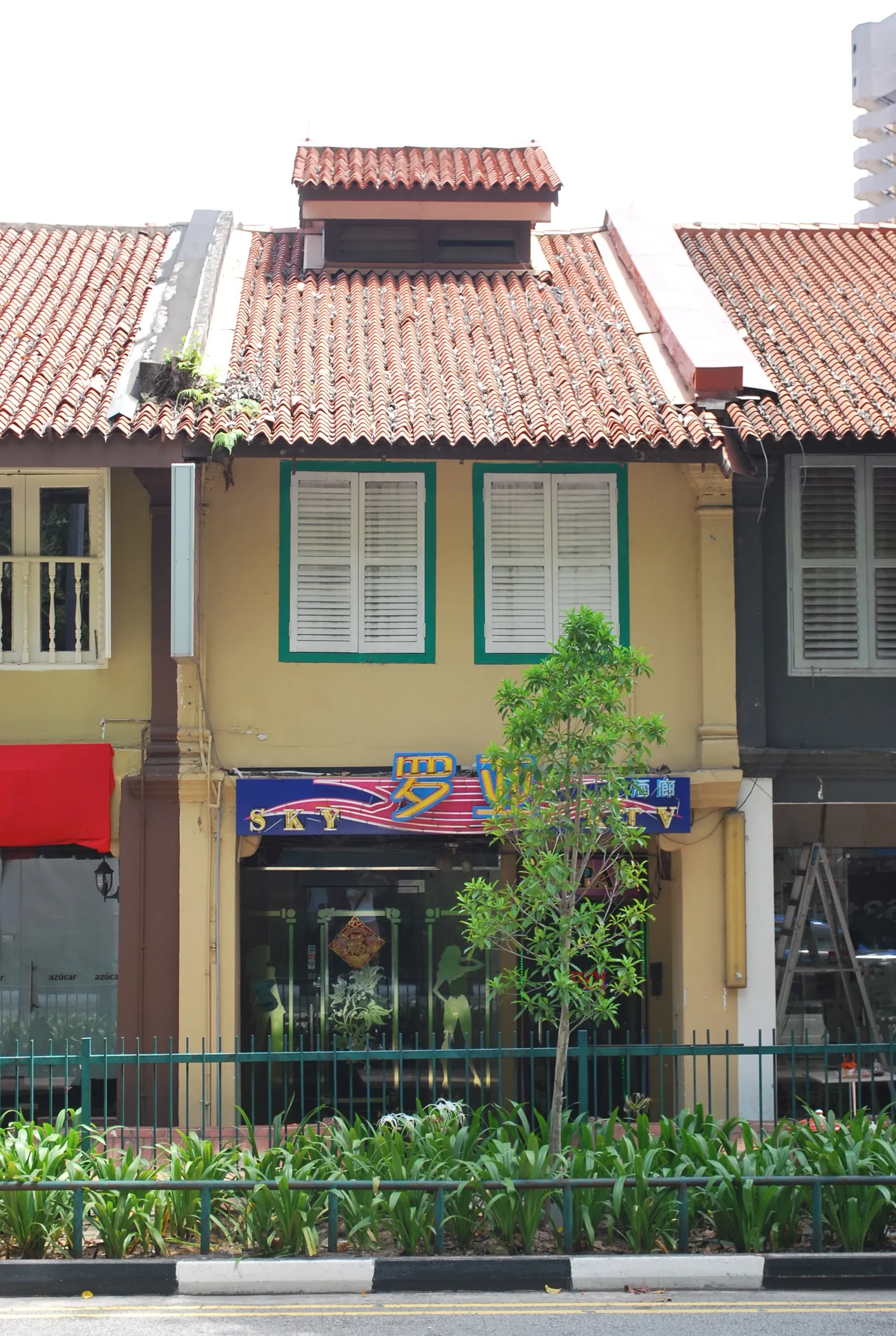 Front facade of 347 Beach Road