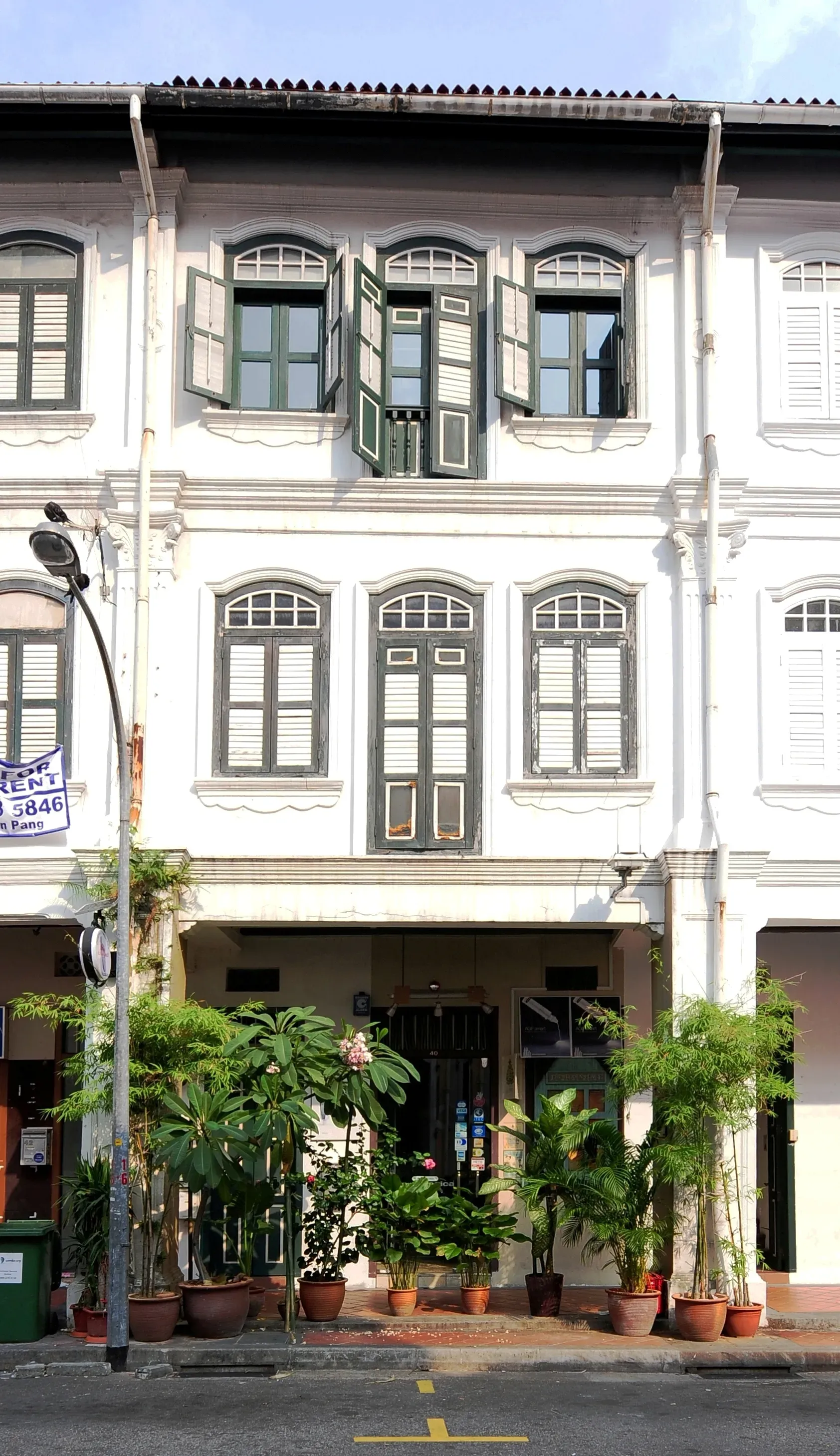 Front facade of 40 Tras Street