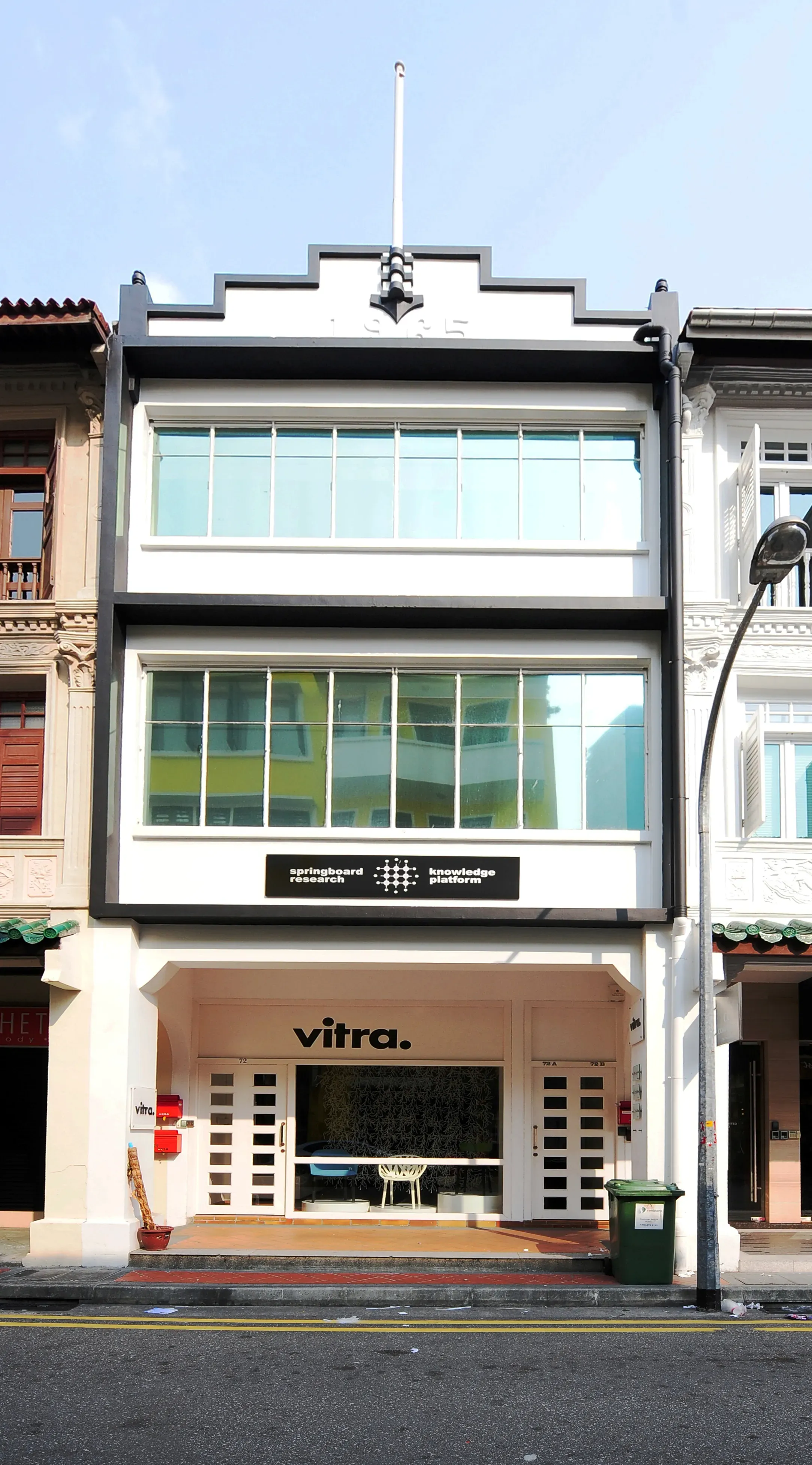 Front facade of 72 Tras Street