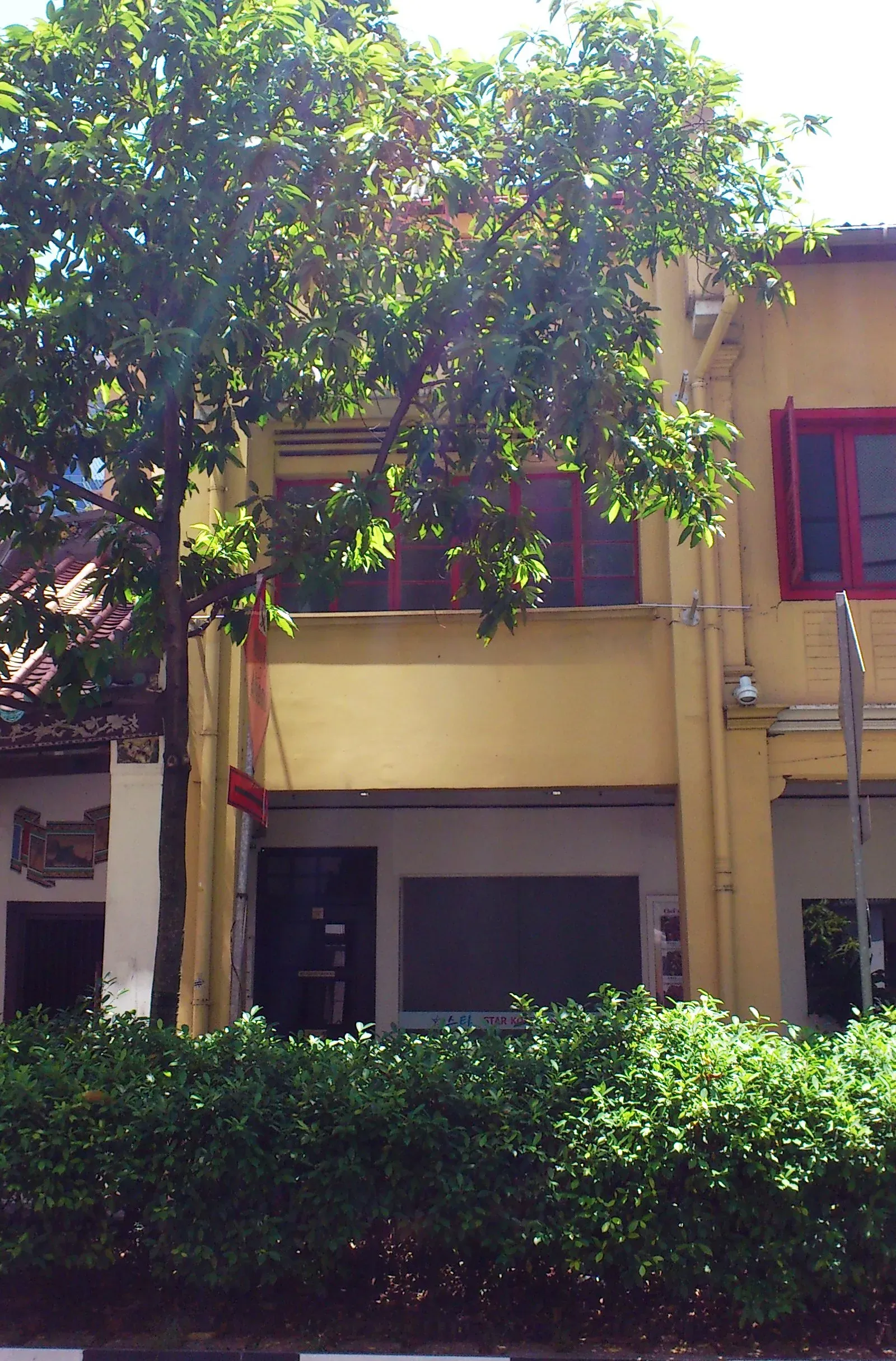 Front facade of 76 Telok Ayer Street