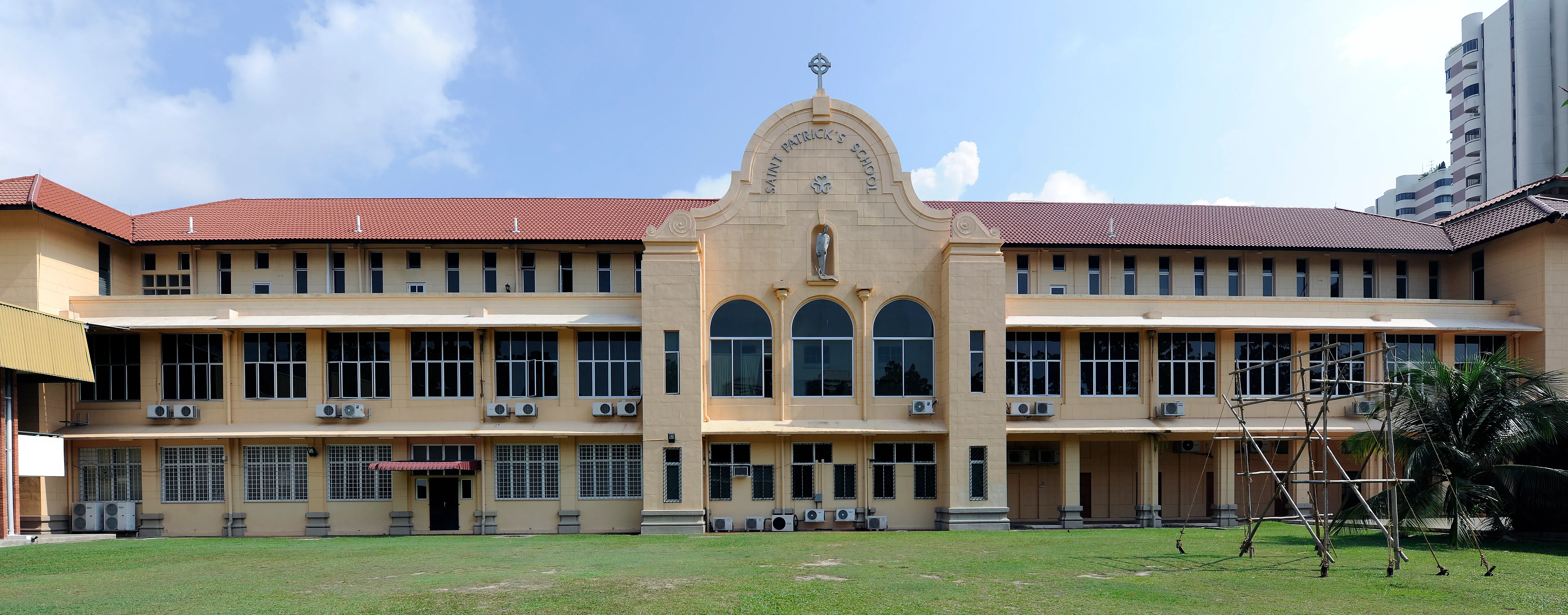 Front facade of 490 East Coast Road