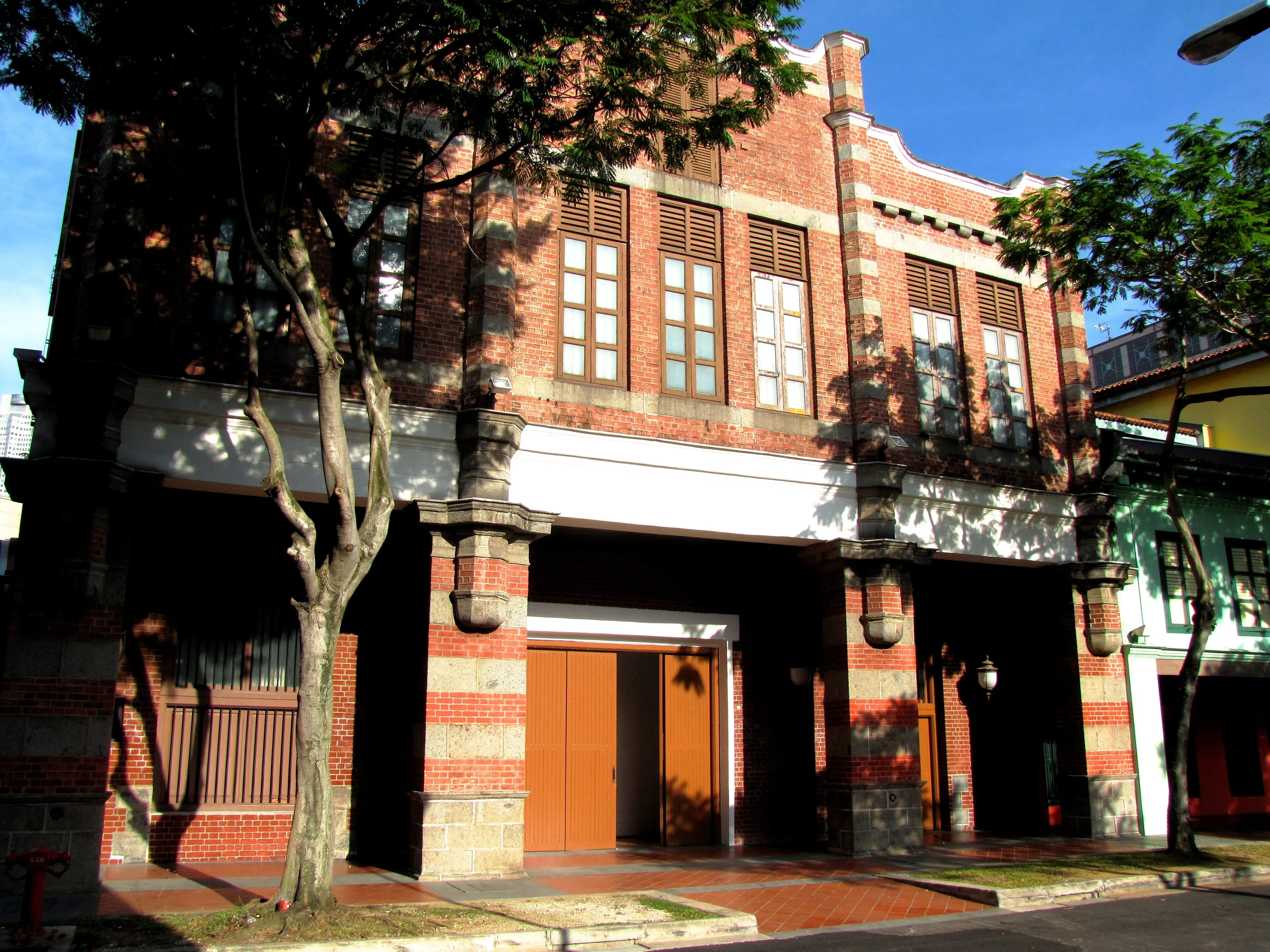 Front facade of 5 Magazine Road