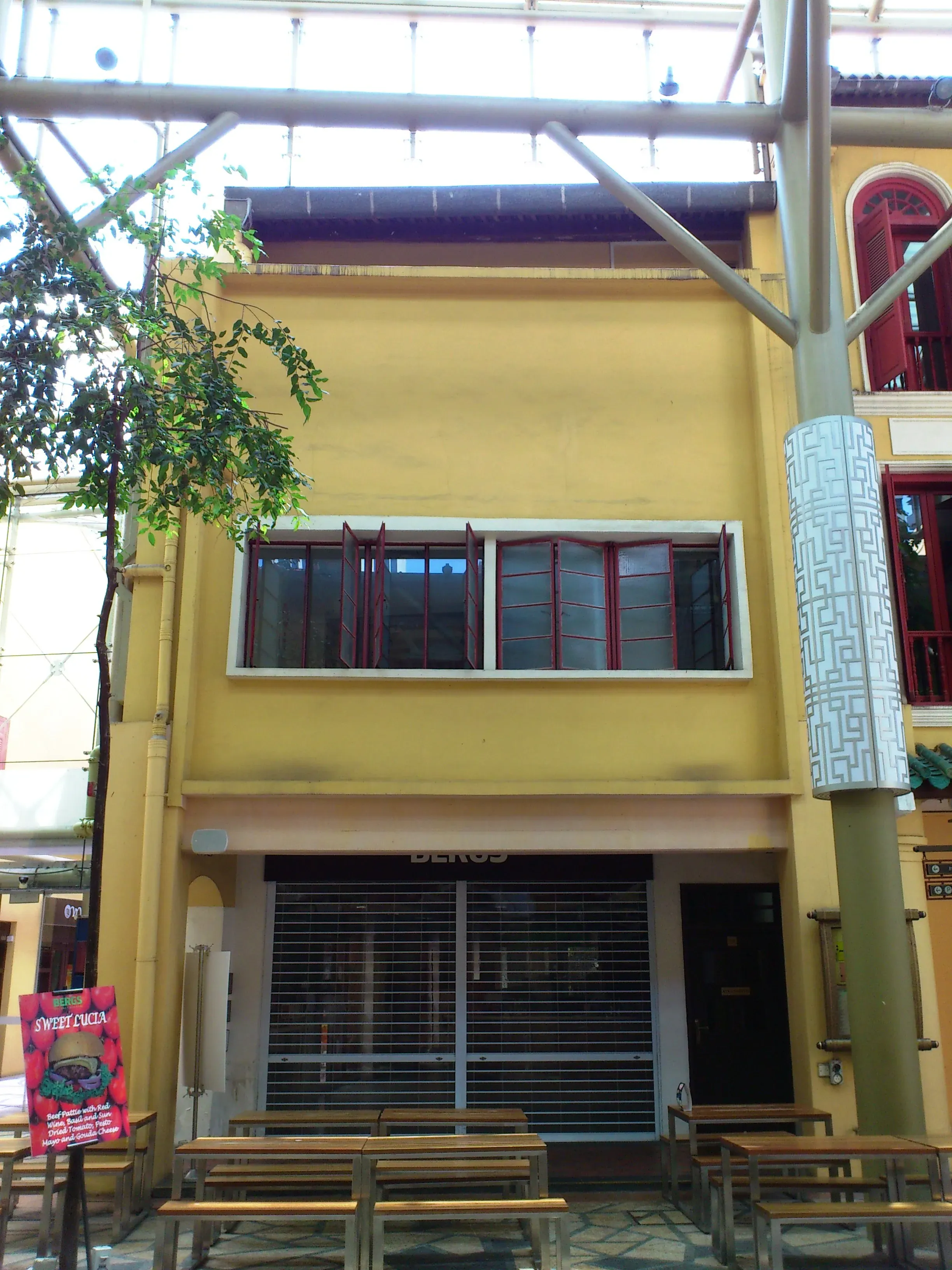 Front facade of 137 Amoy Street