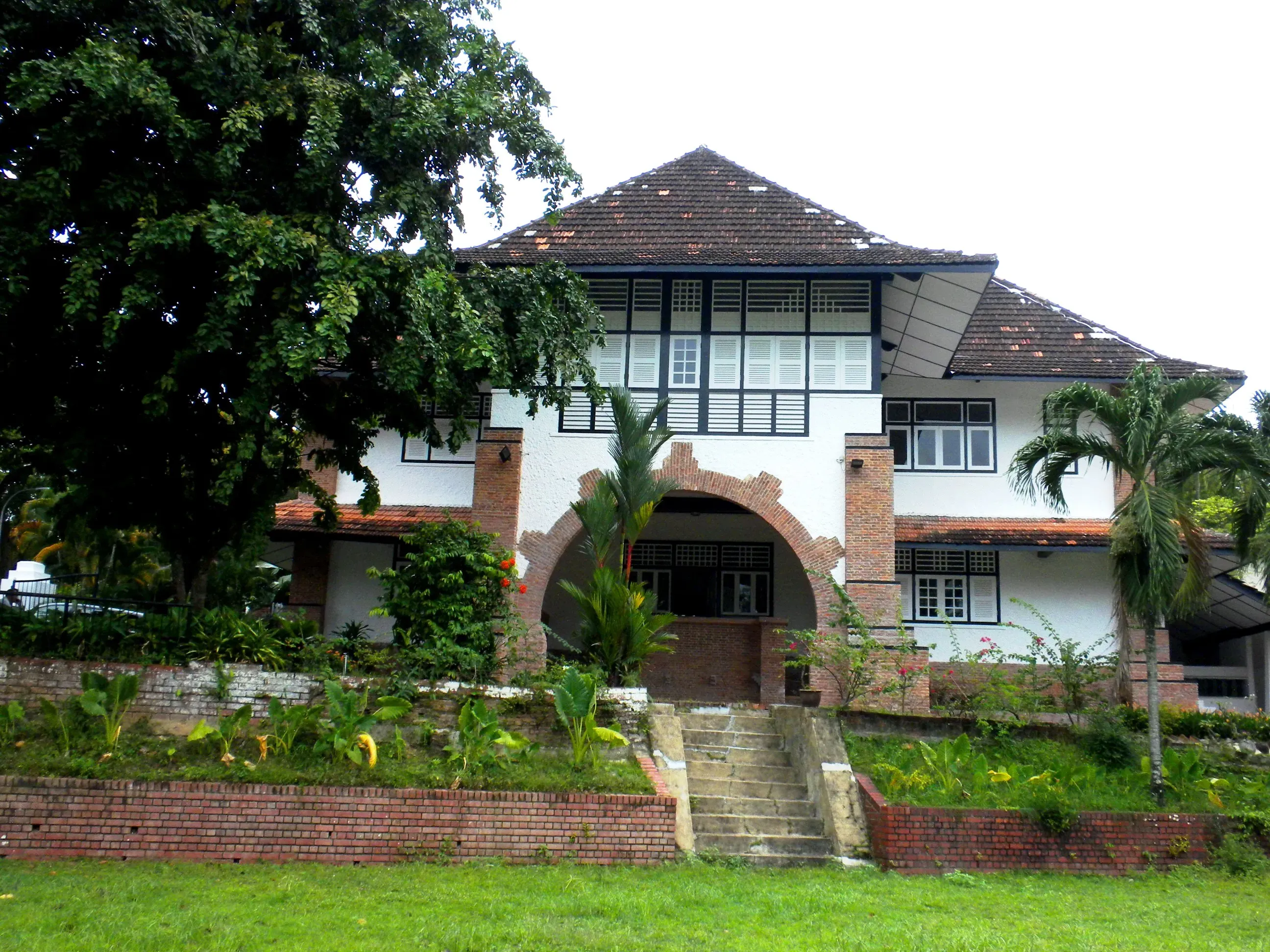 Front facade of 5 Chatsworth Park