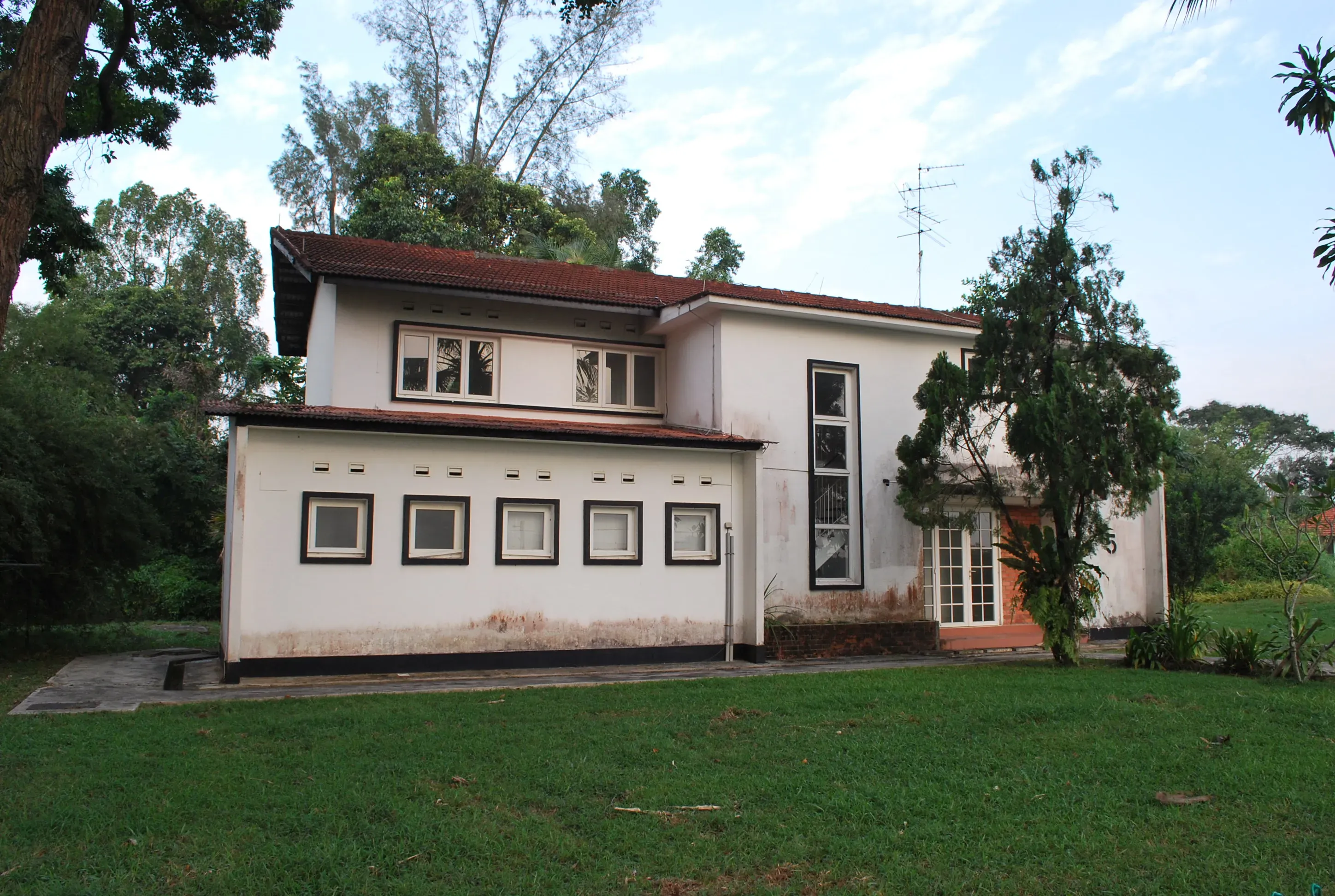 Front facade of 5 Hamilton Place