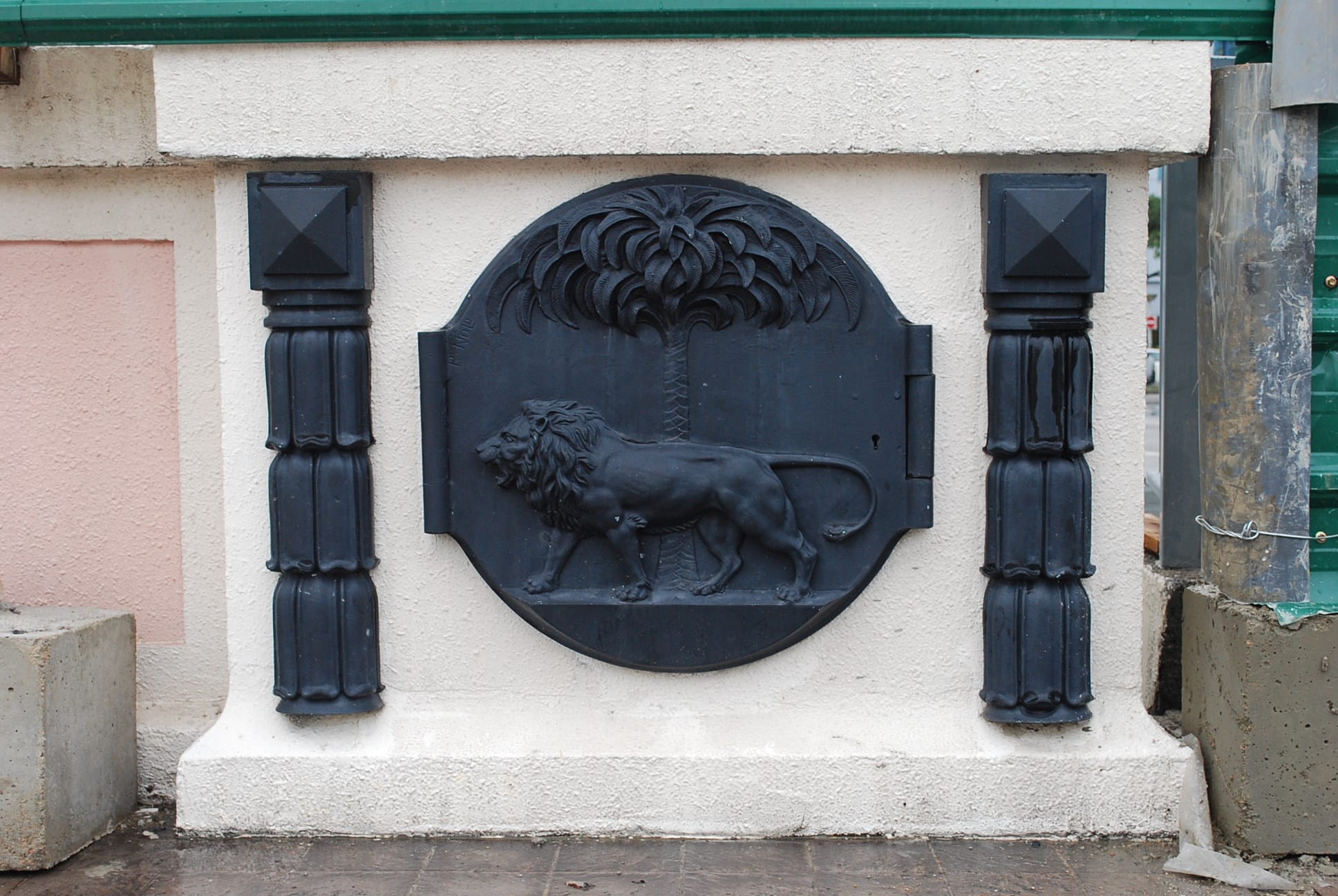 Decorative lion-and-palm-tree relief panel on Crawford Bridge parapet