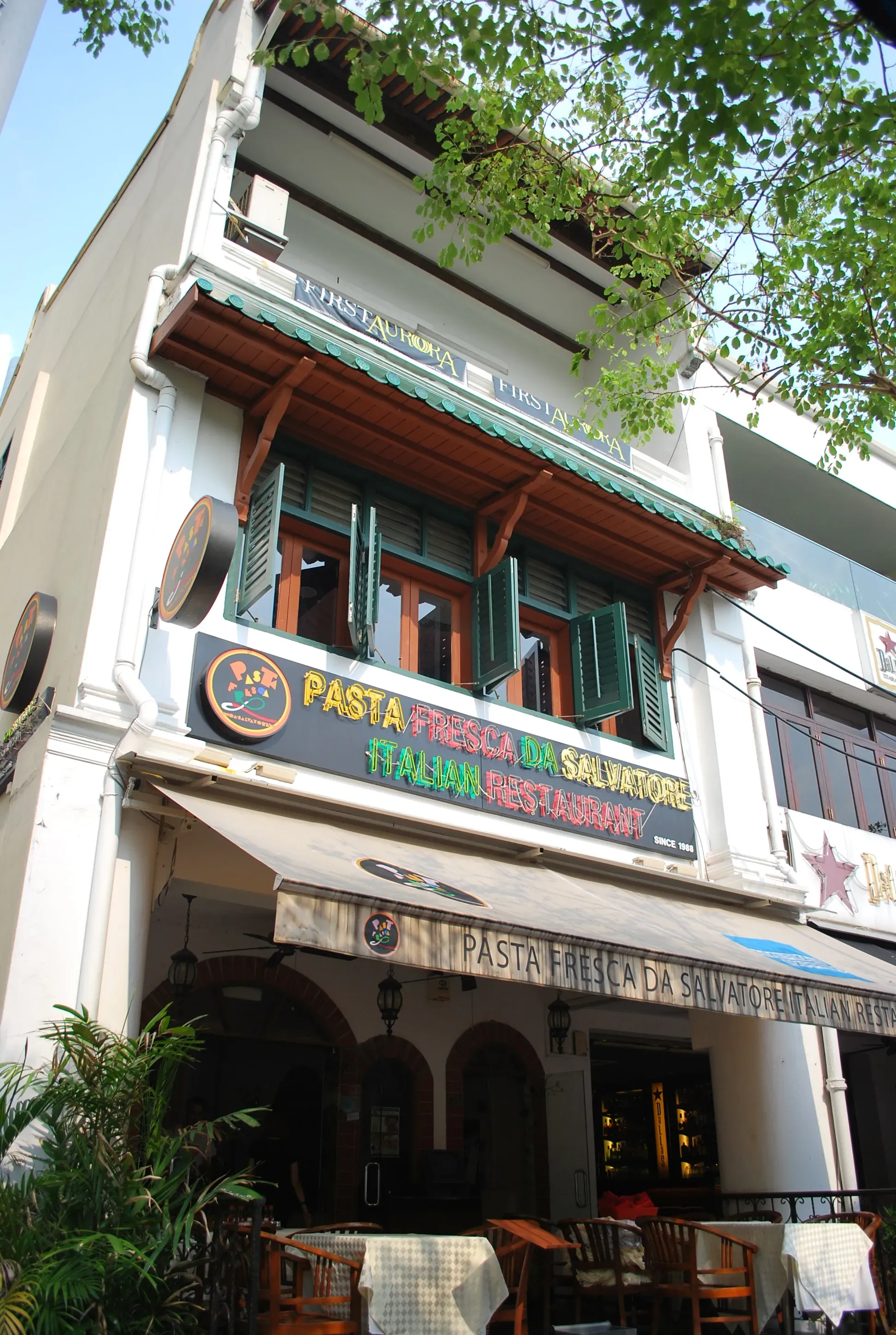 Front facade of 30 Boat Quay