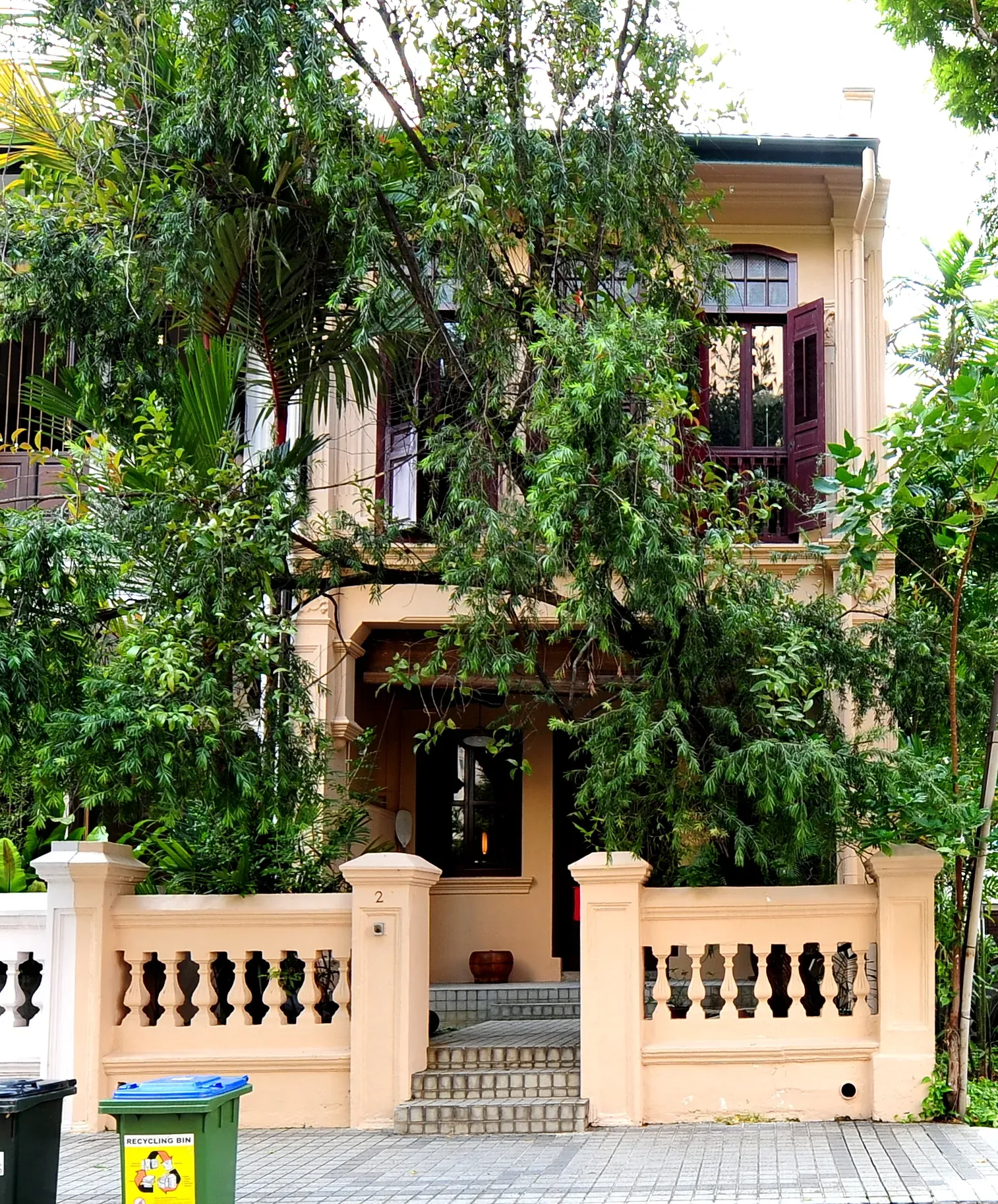 Front facade of 2 Saunders Road