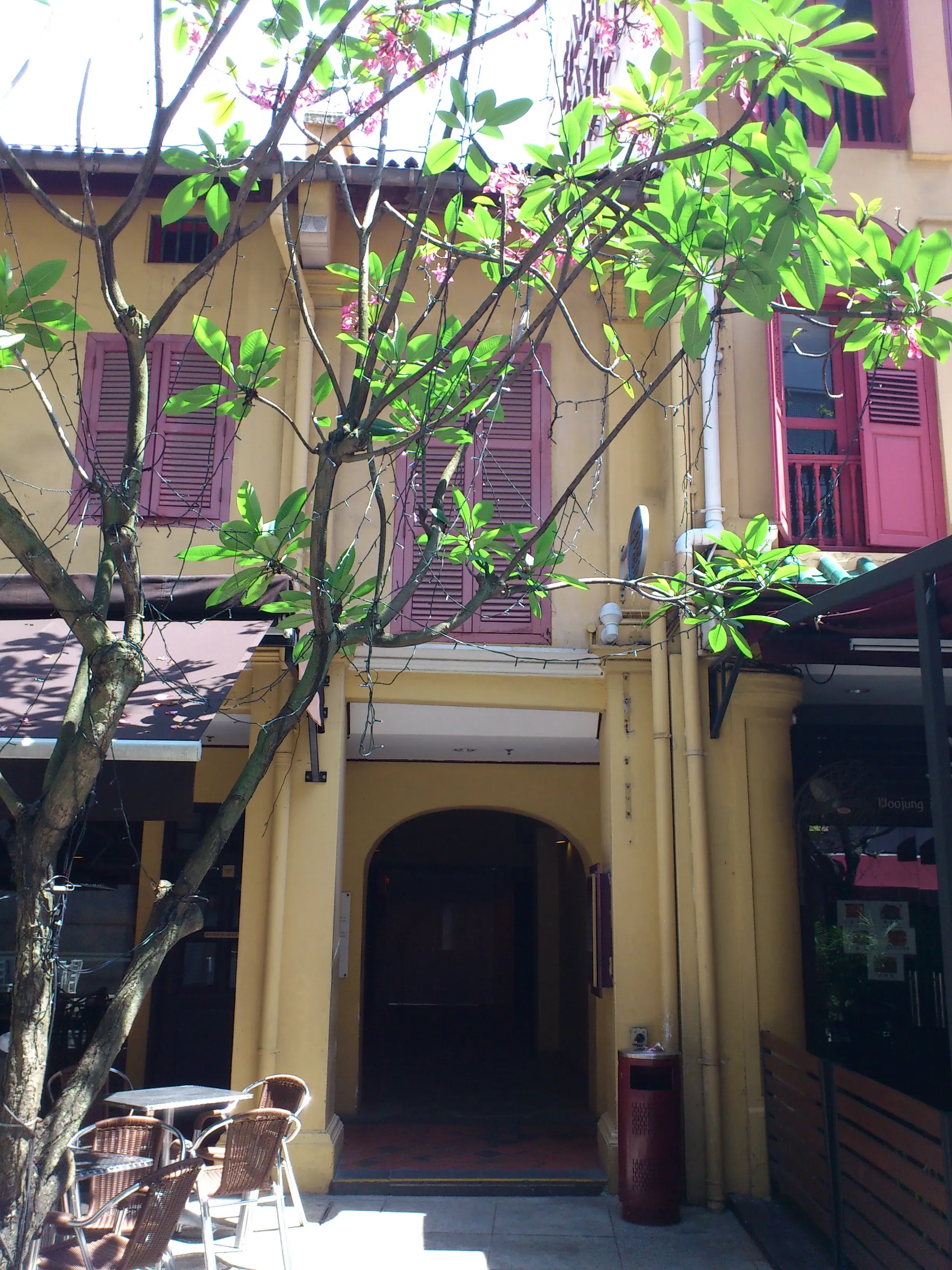 Front facade of 76 Telok Ayer Street