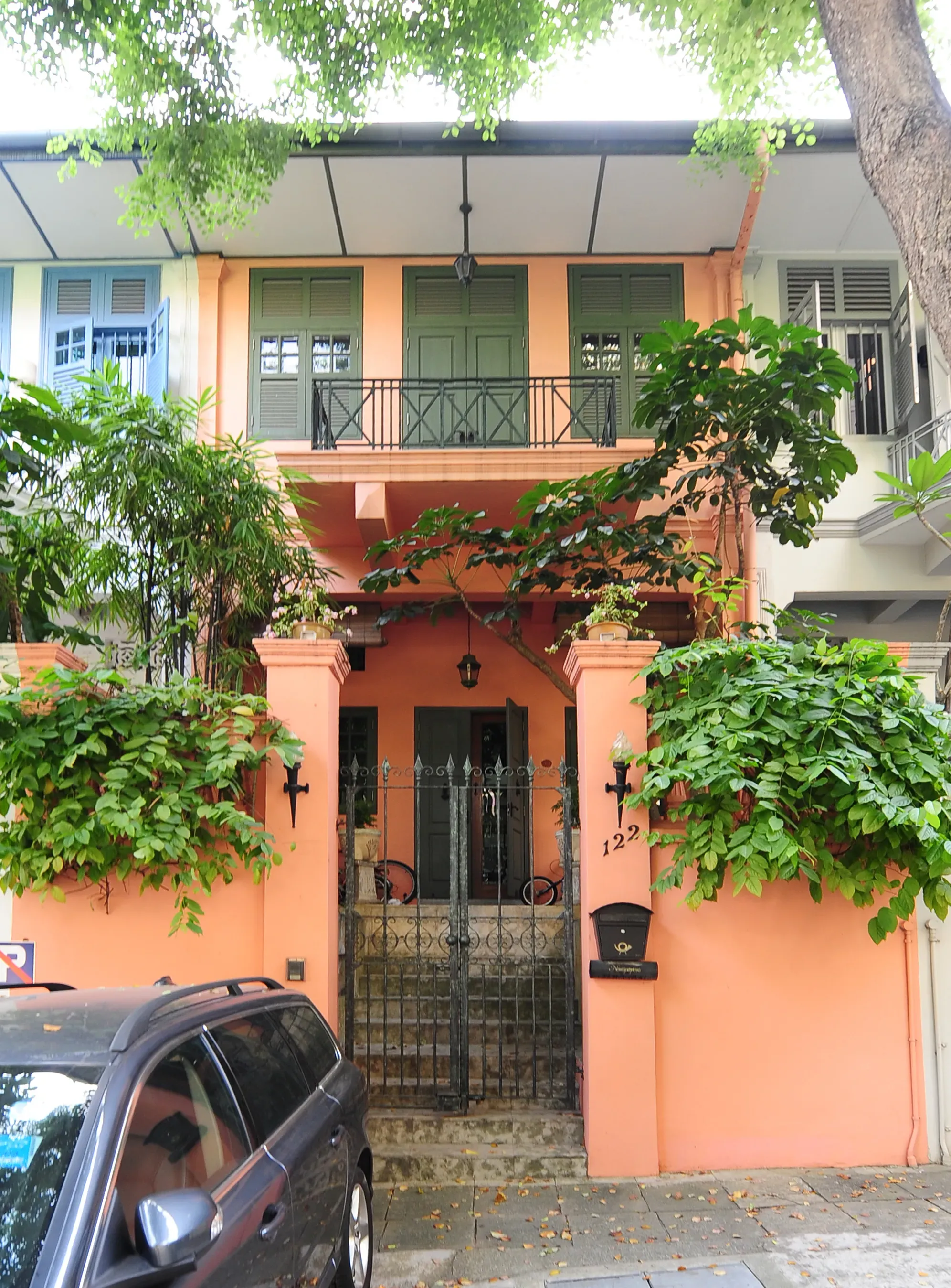 Front facade of 122 Cairnhill Road