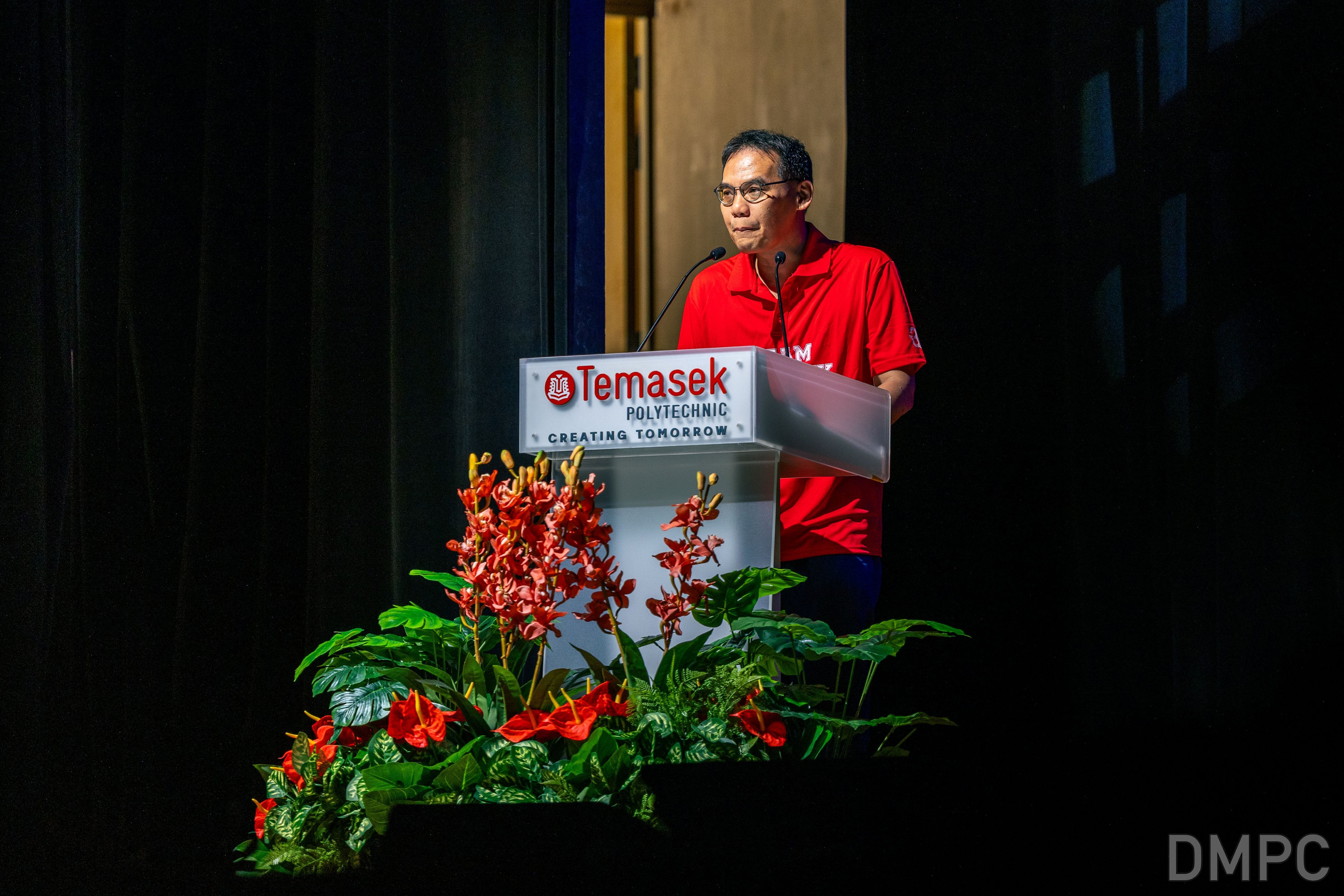 Image of Director of SDAA, Mr Desmond Lim, addressing the audience at the Sports Appreciation Dinner 2026
