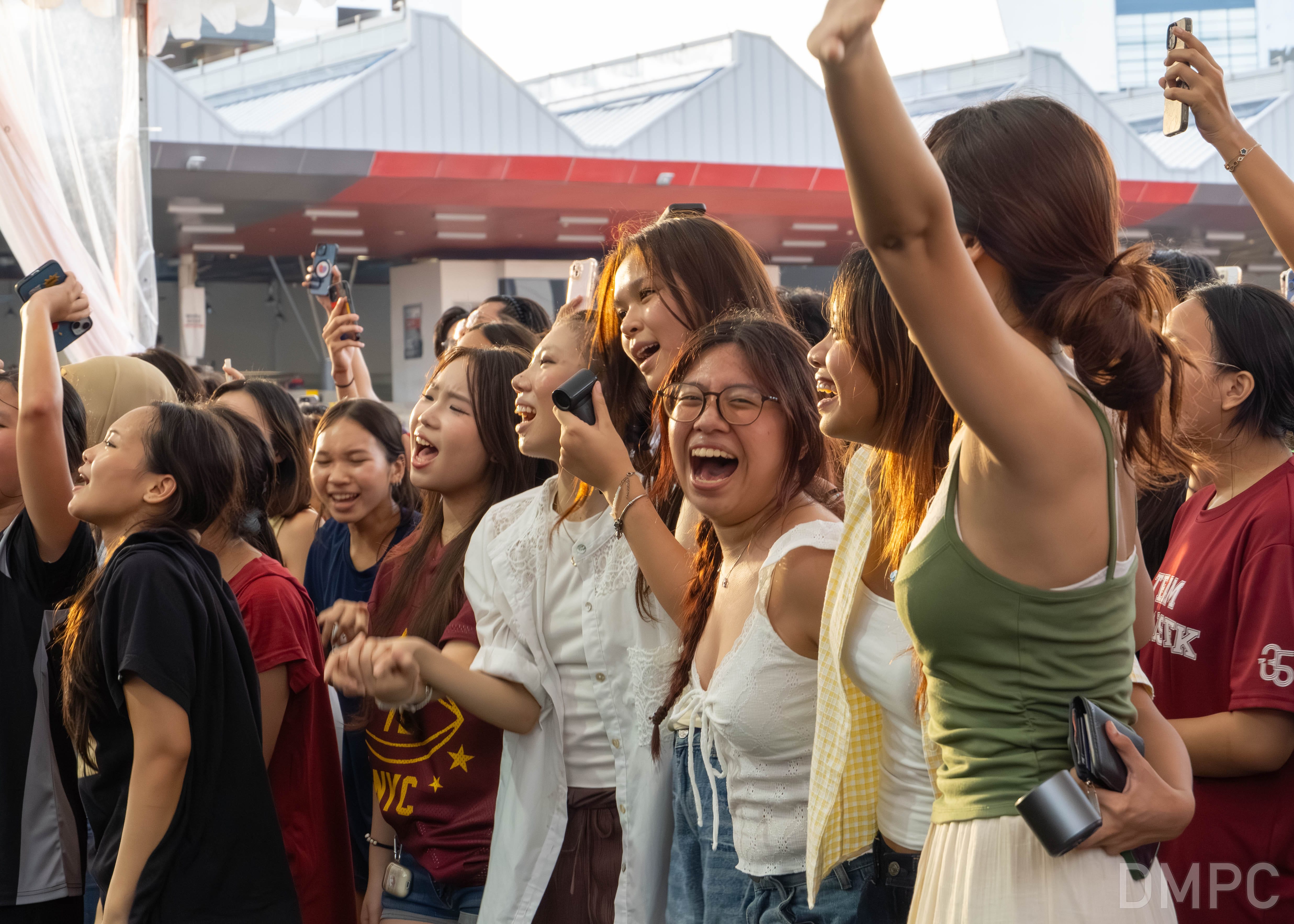 Image of students cheering and having fun at the TP X-Challenge Run Concert