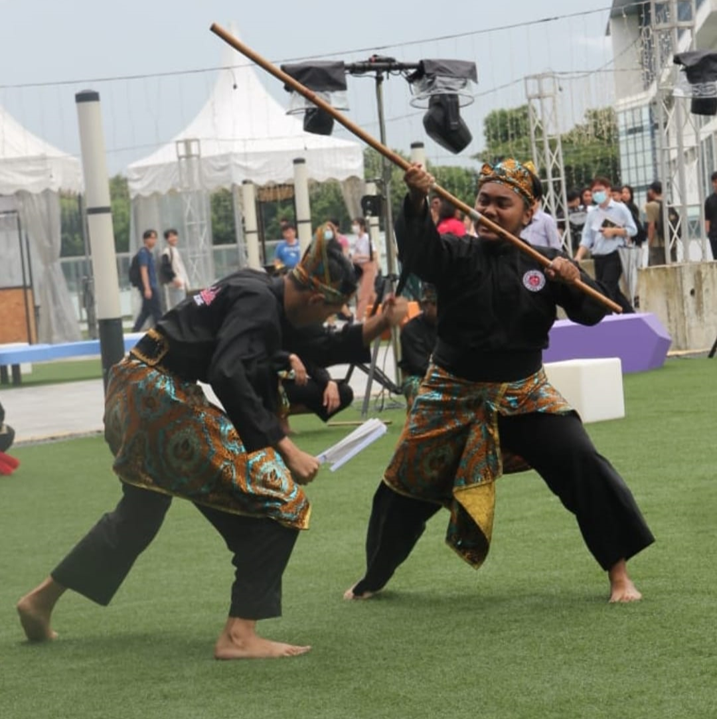 Image of Silat players engaging in the sport