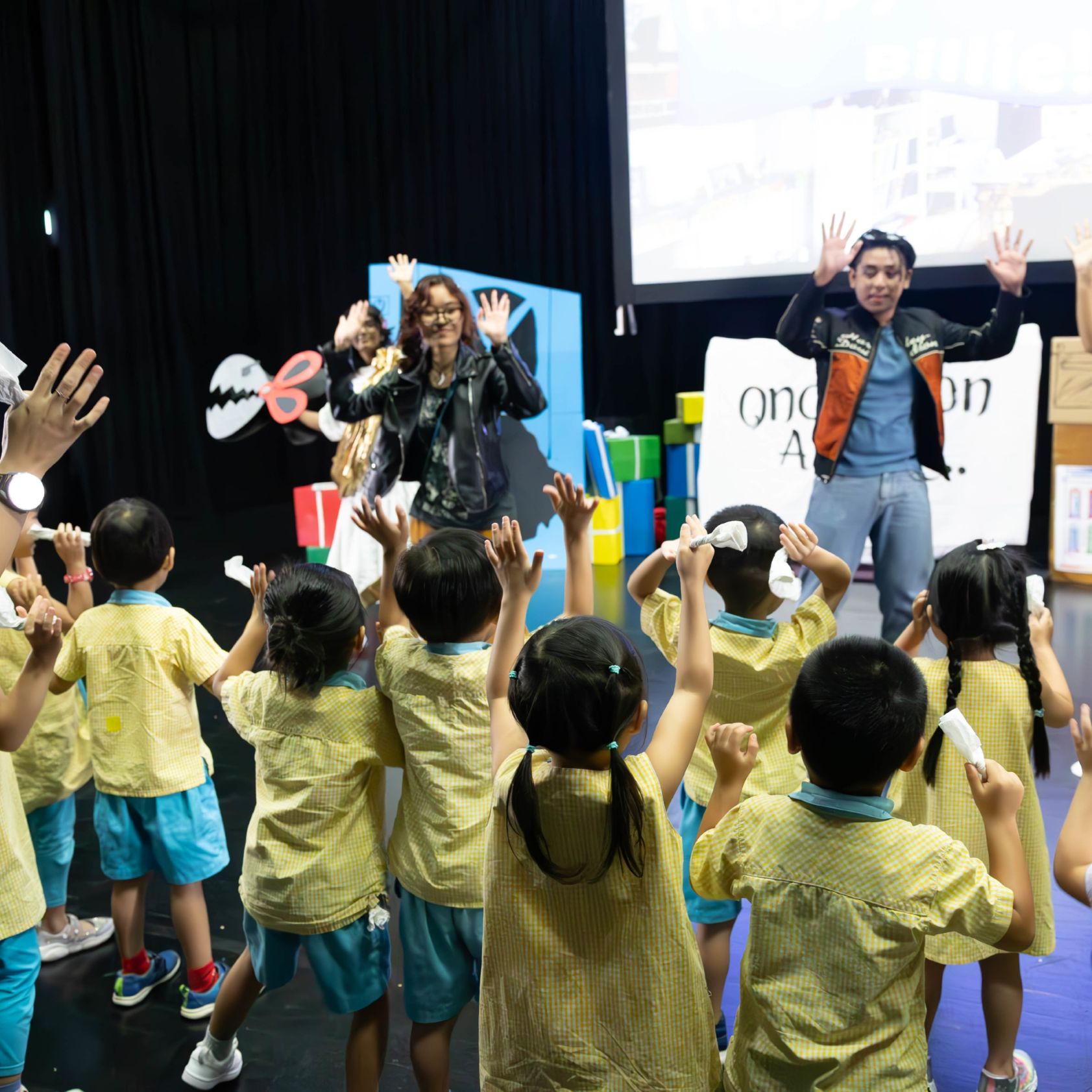 Image of TP Teatro engaging kids at an interactive theatre workshop 1