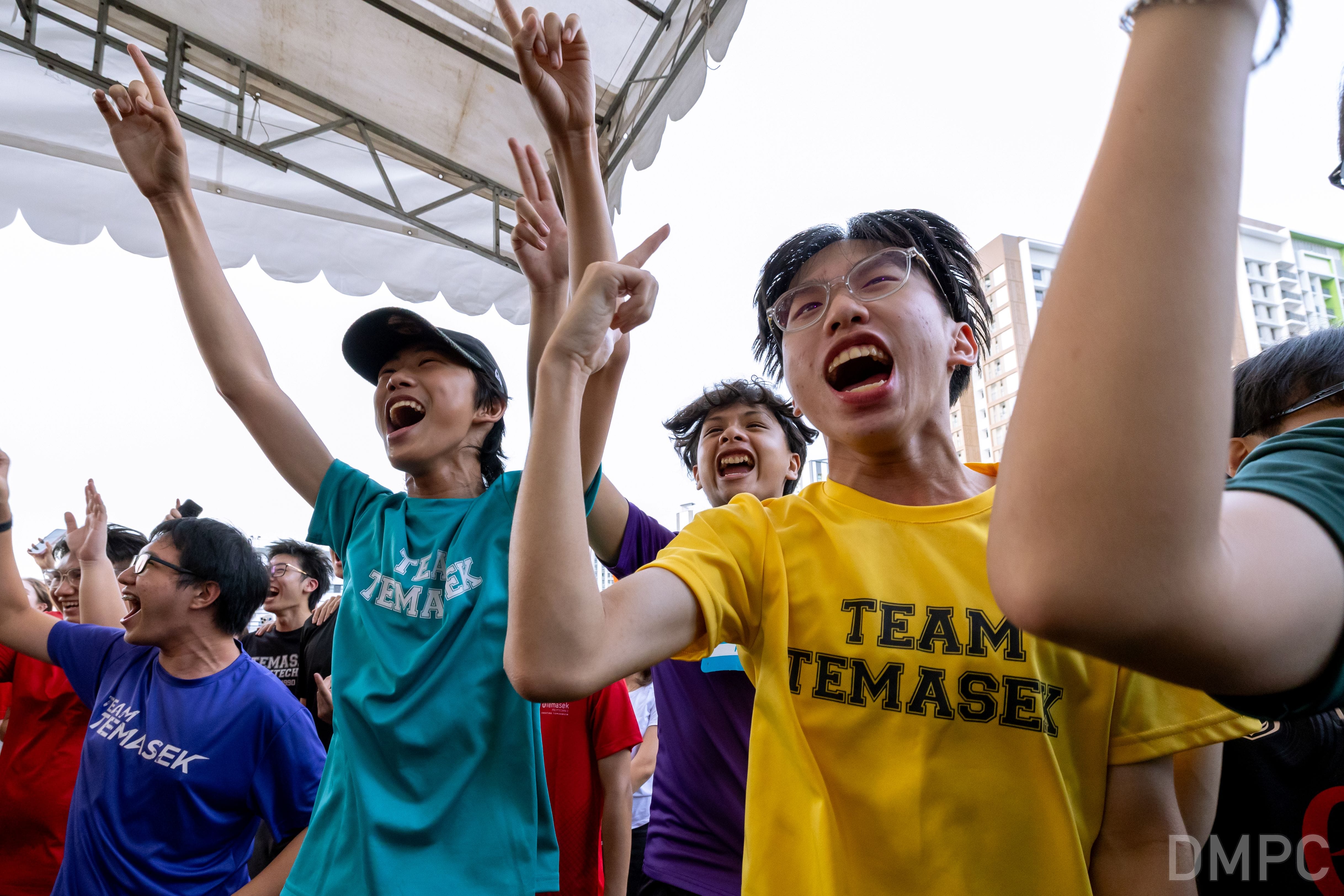 Image of students cheering and having fun at the TP X-Challenge Run Concert
