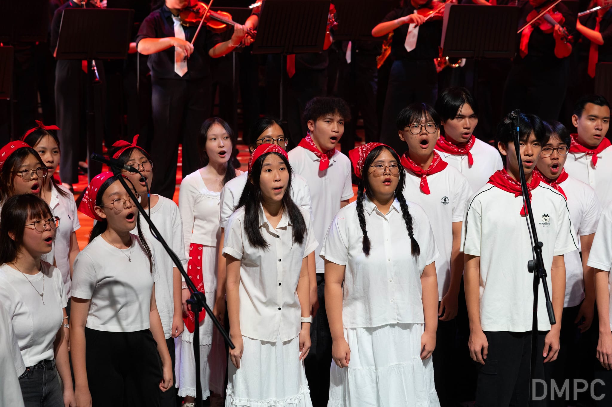 Image of Temasek Polytechnic Chorale performing at a concert